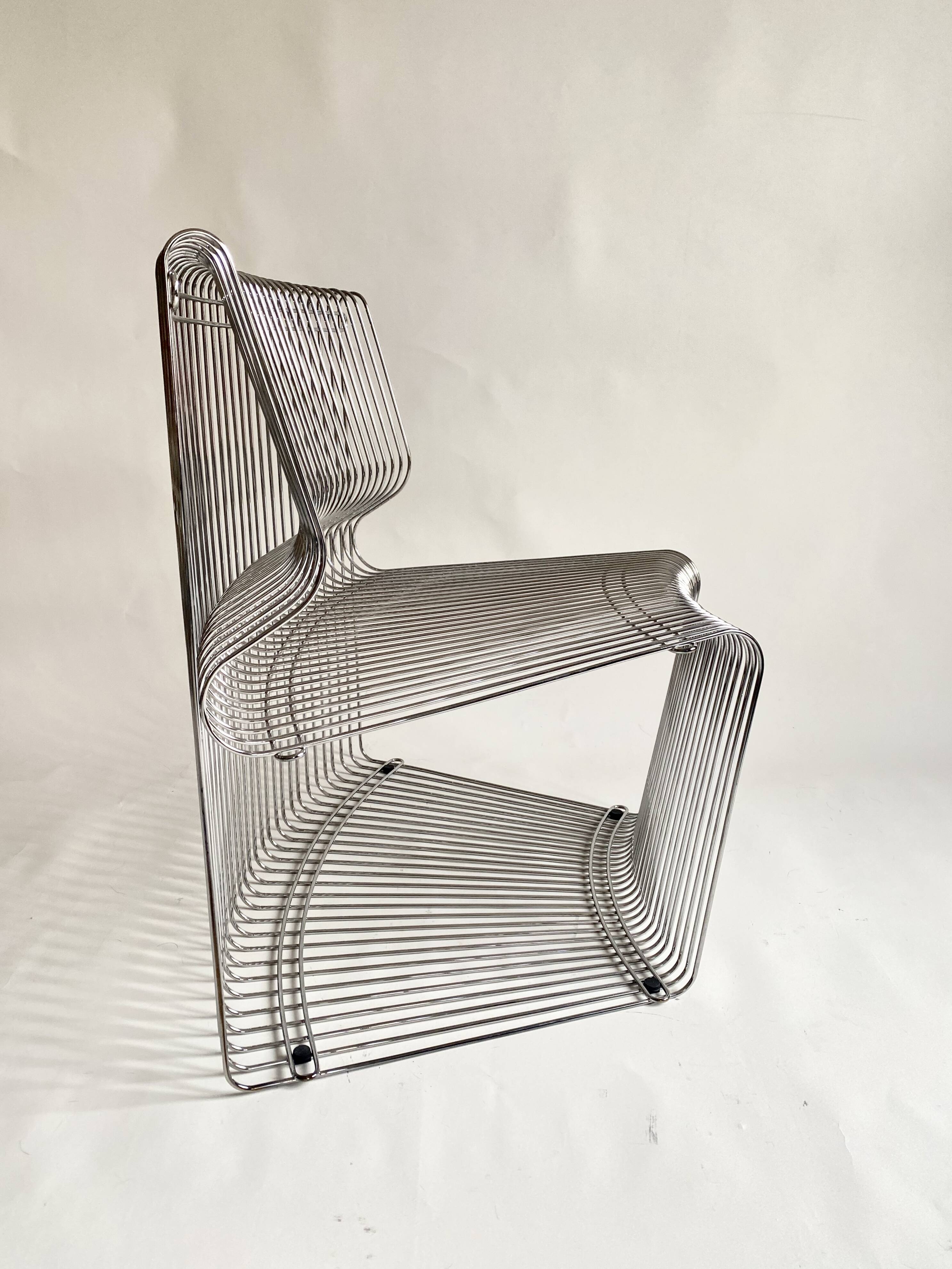 Verner Panton . Fauteuil Pantonova, modèle 'Concave'