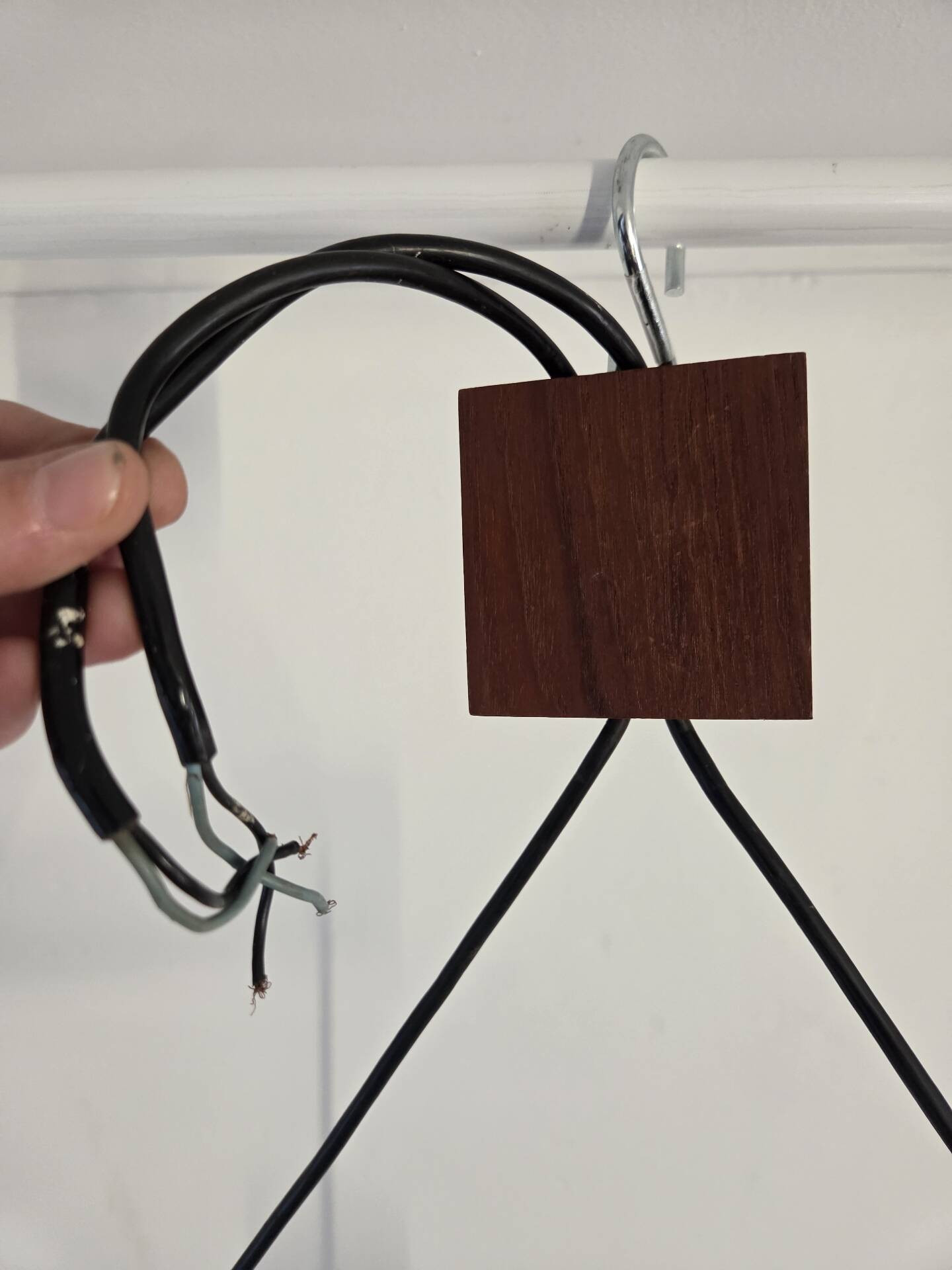 Scandinavian suspension in teak and glass