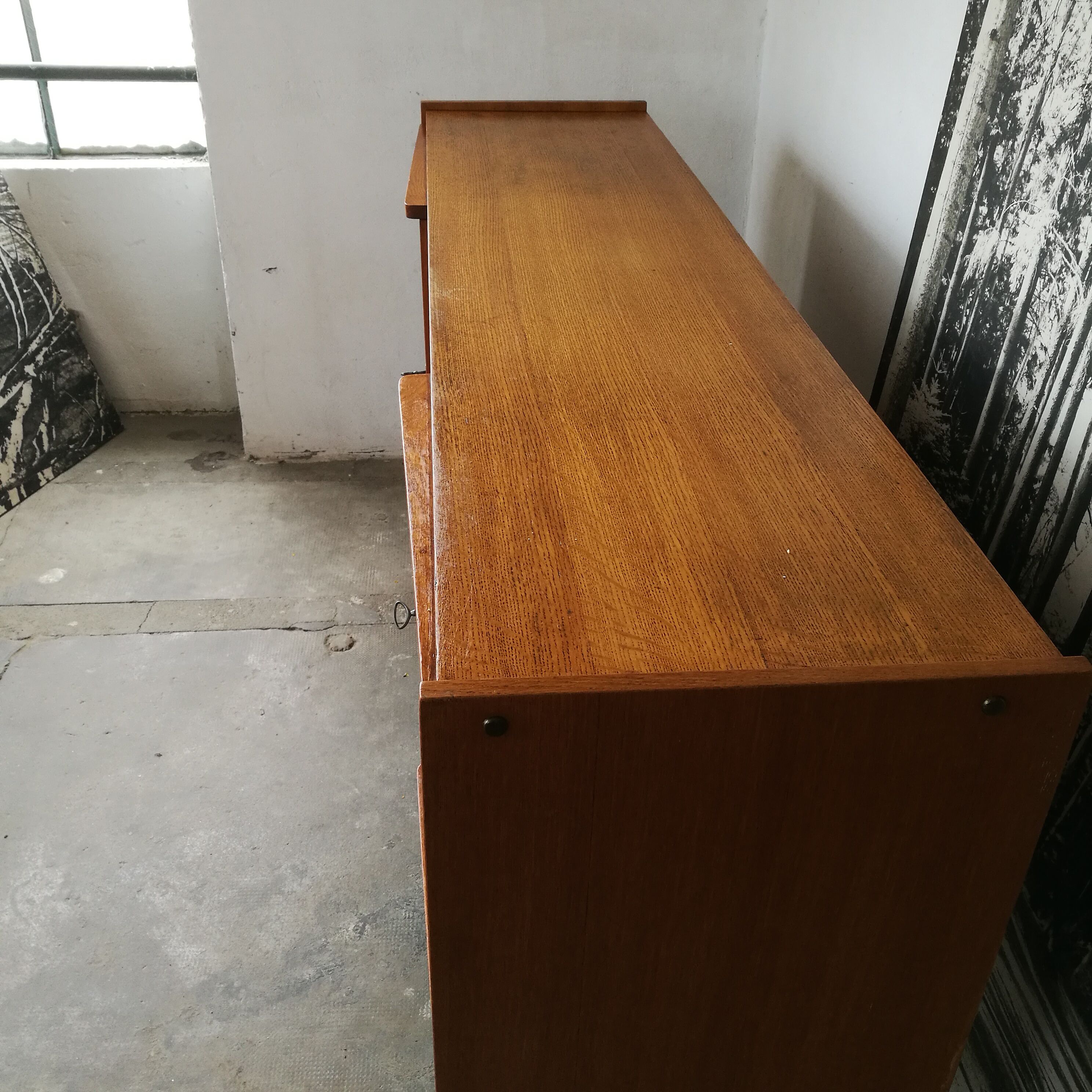 Enfilade 50s golden oak compass feet