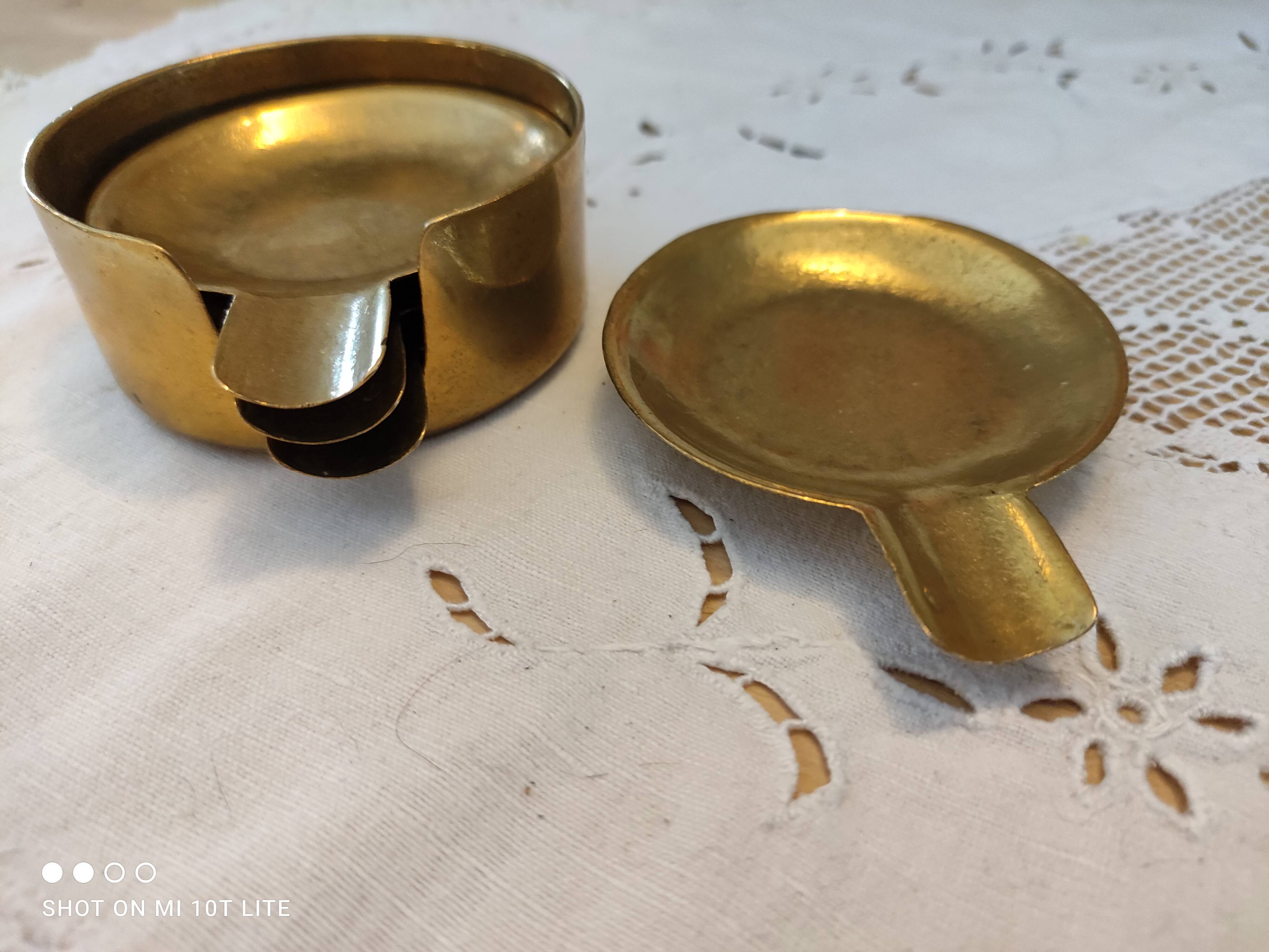 Set 5 pieces of 4 individual ashtrays in old brass