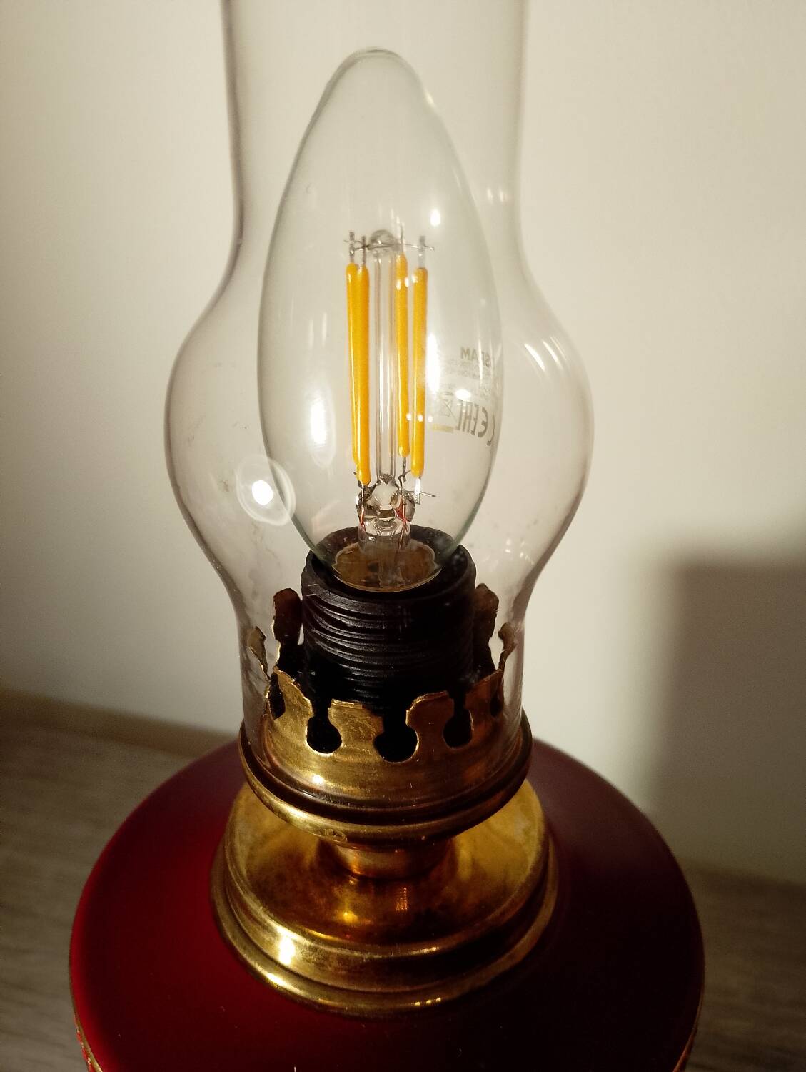 Florentine lamp in burgundy and gold porcelain signed Num 19