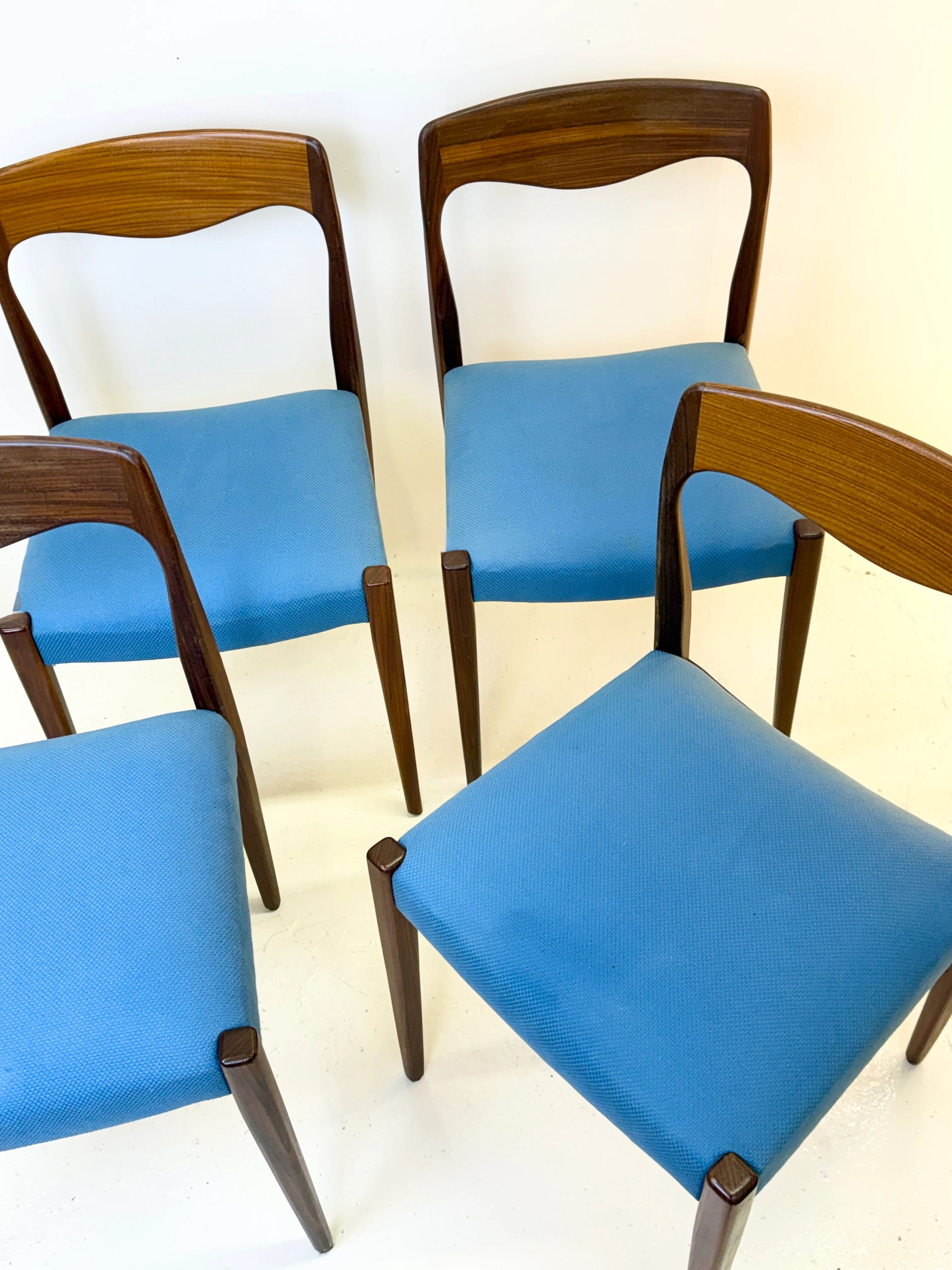 Suite de 4 chaises scandinaves, 1960s