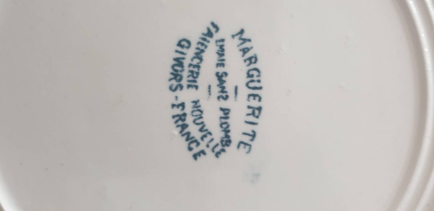 Four Marguerite plates