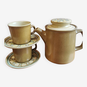 Teapot and cup set