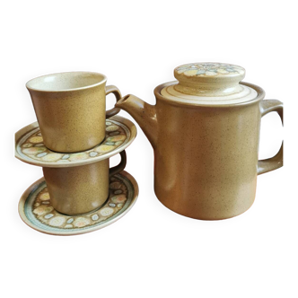 Teapot and cup set