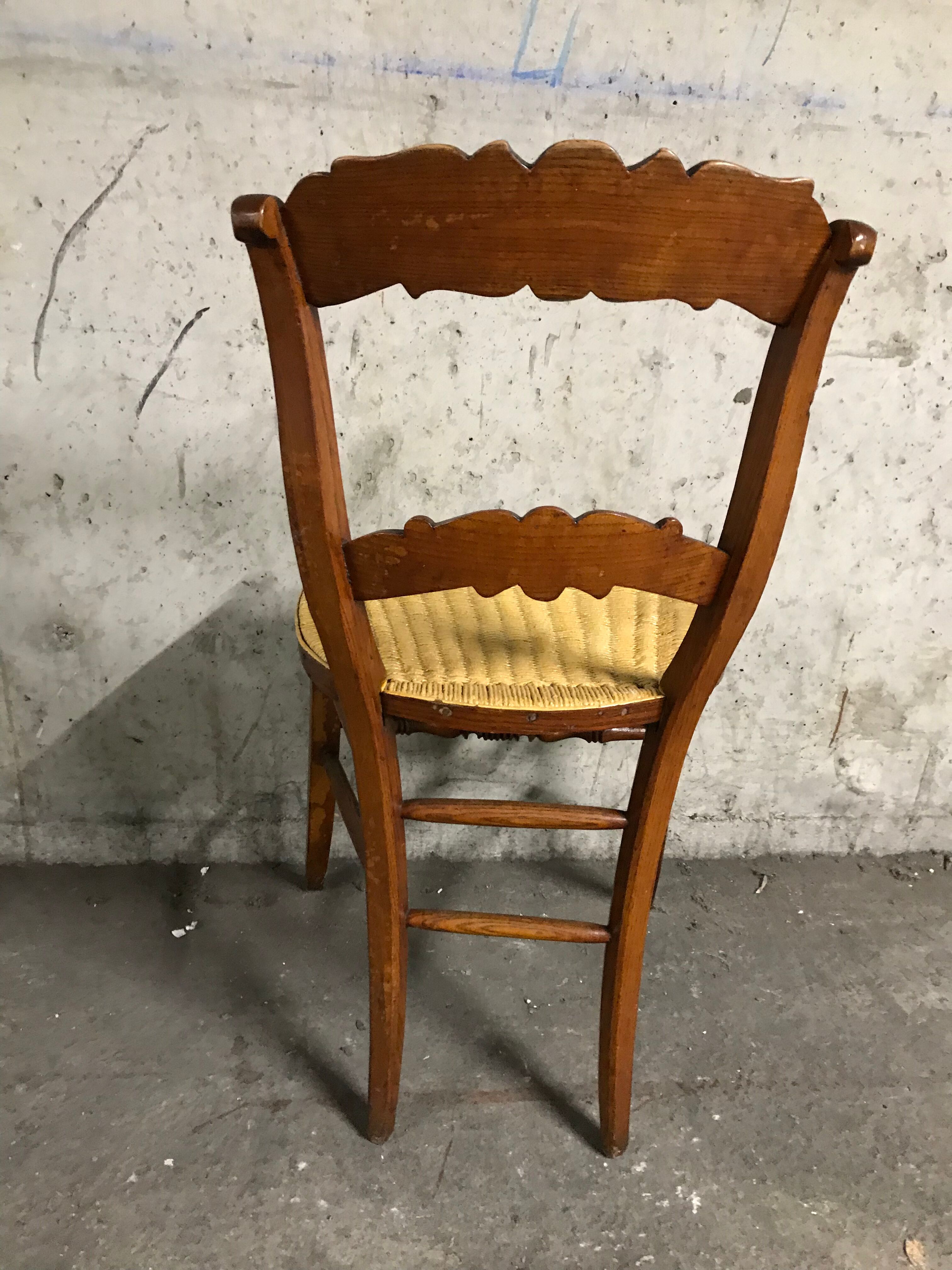 4 old straw chairs / rope