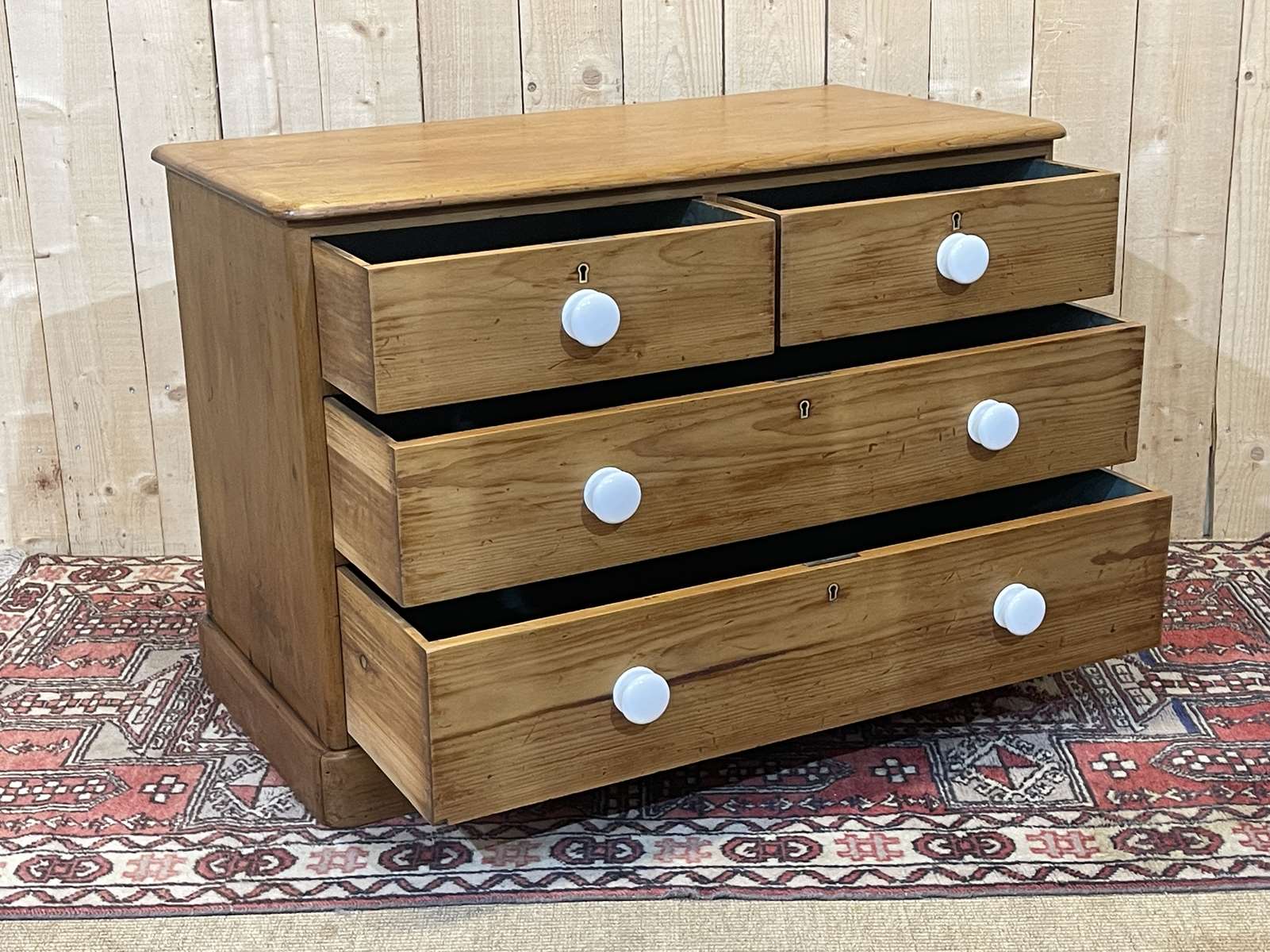 English chest of drawers of the nineteenth century in pitch pin