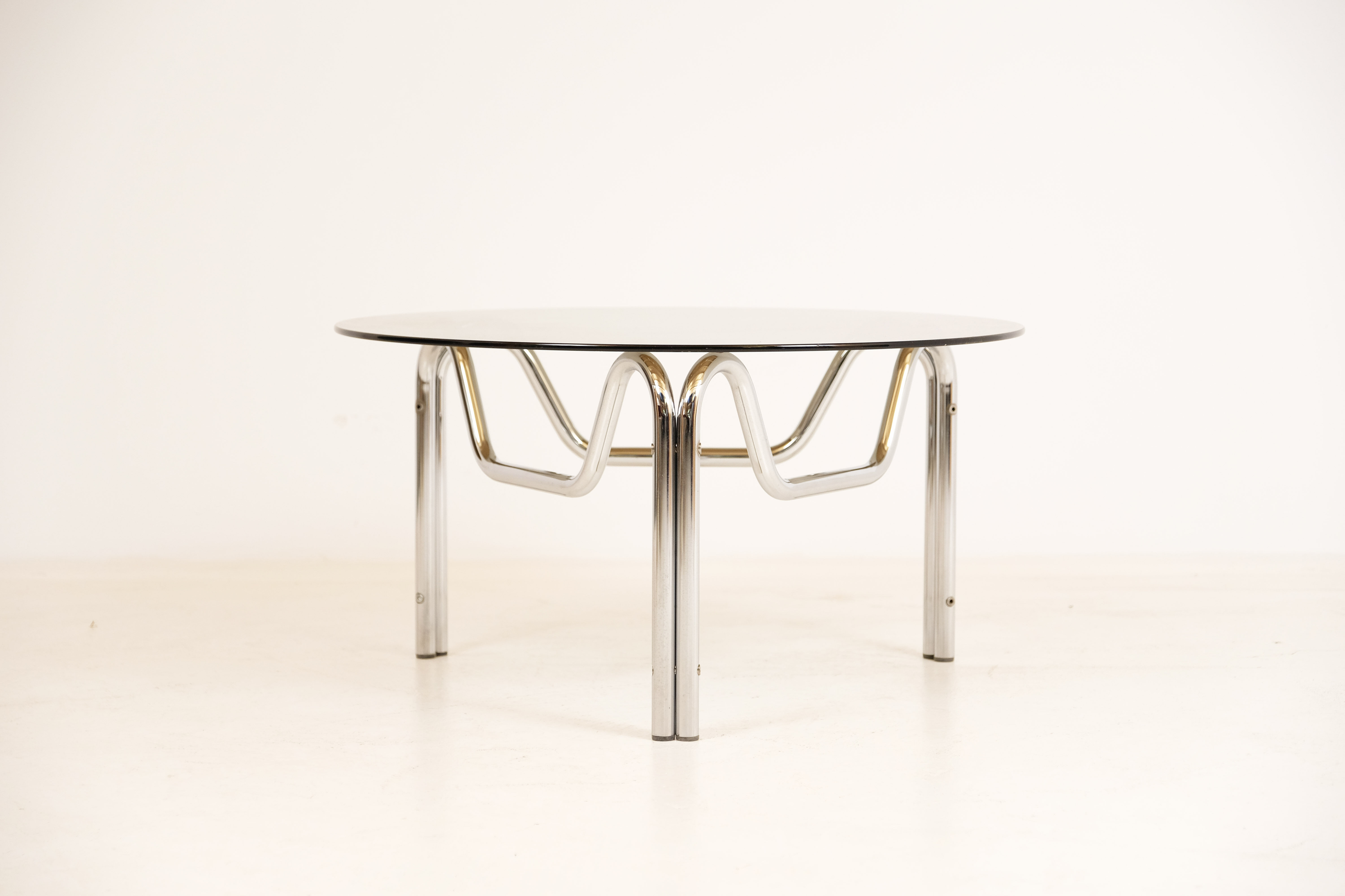 Round coffee table 1970