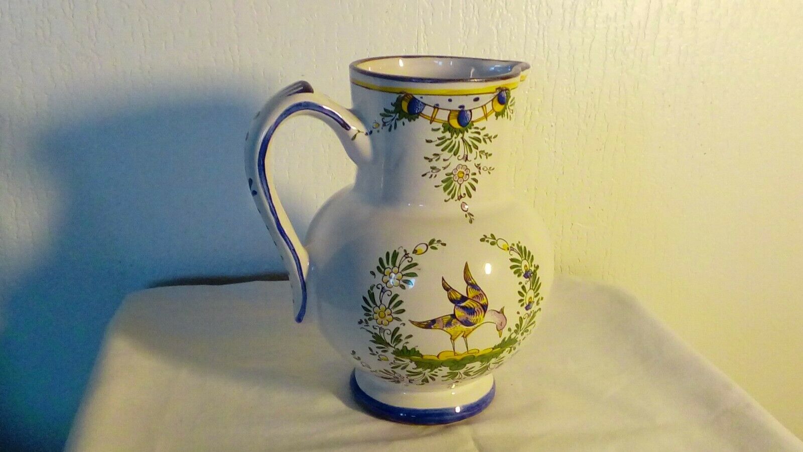 Pichet en faience d'angouleme renoleau decor a l'oiseau