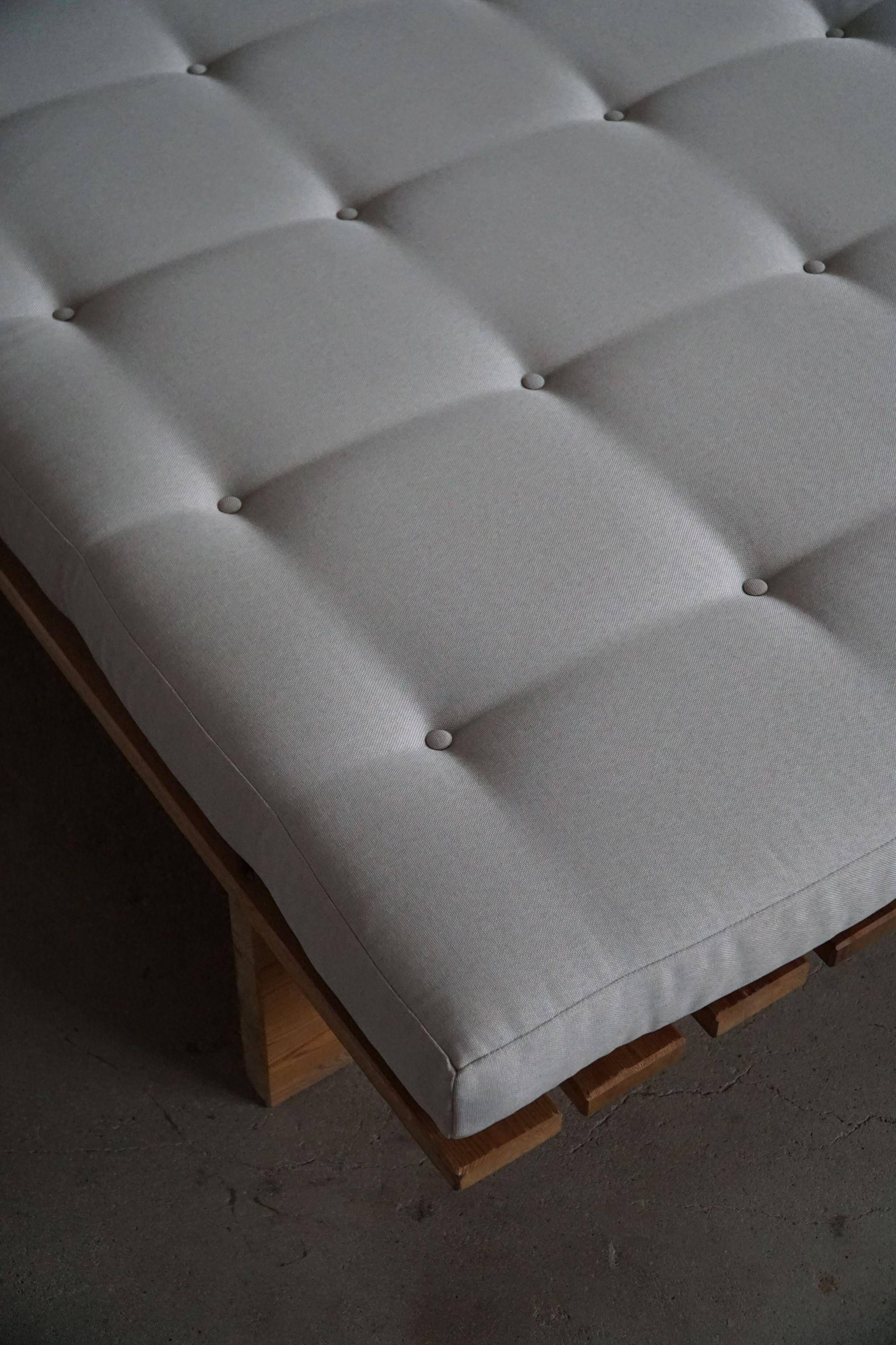 Modern Danish daybed, reupholstered, made of pine, by Nyt i Bo, 1970s.