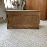 Central island trading counter in walnut