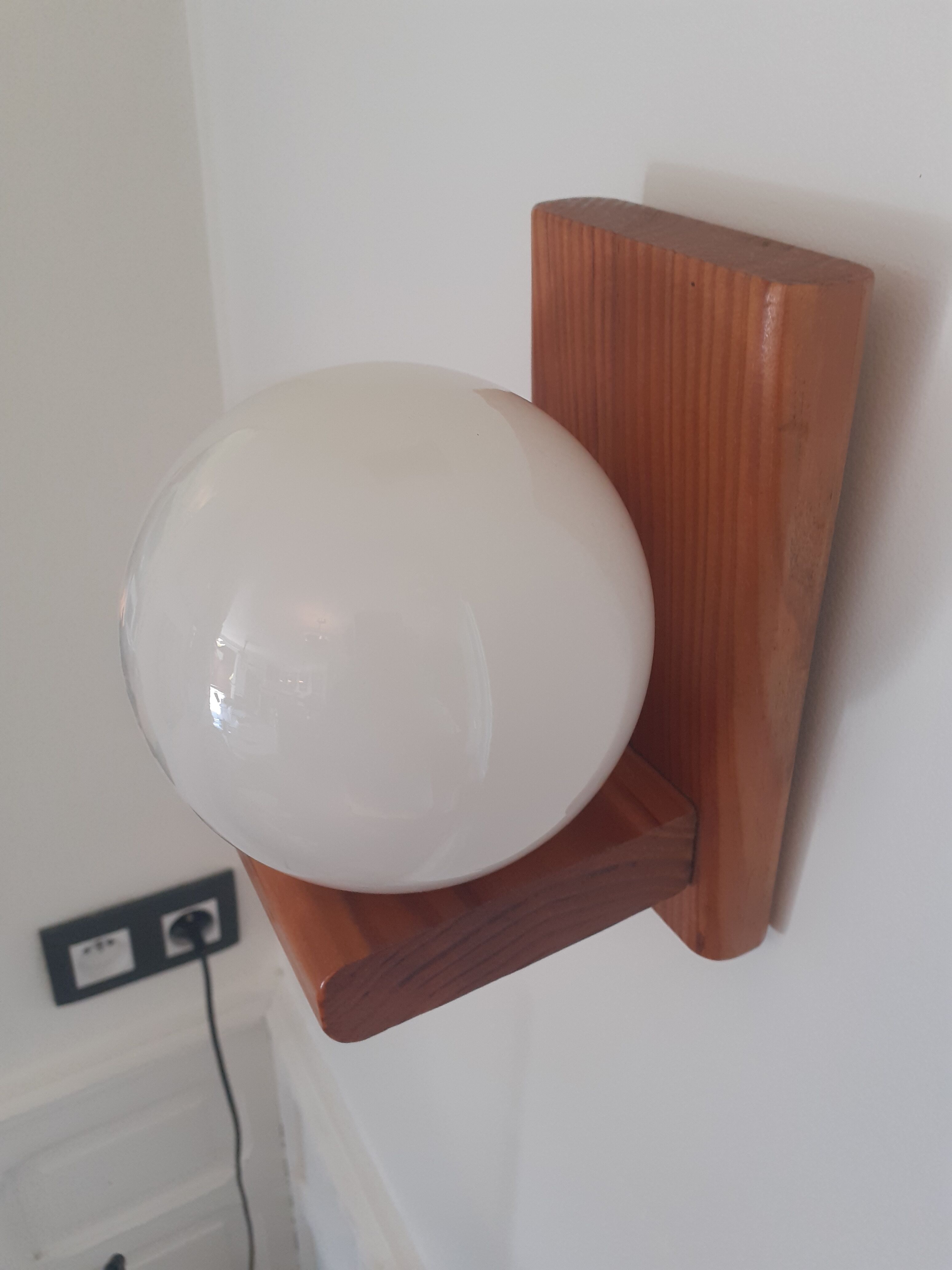 Pair of sconces in solid pine and white opaline