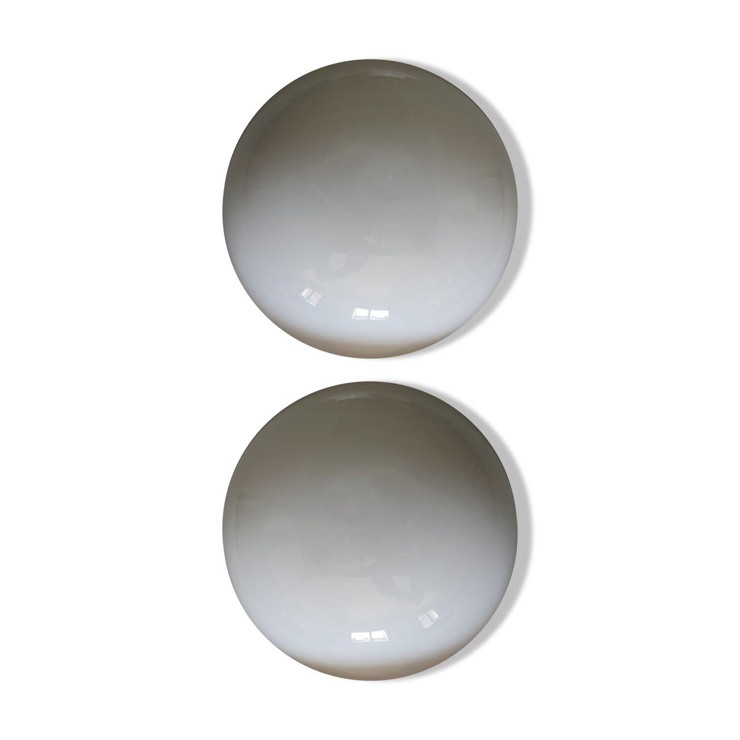 2 ceiling lights/globes