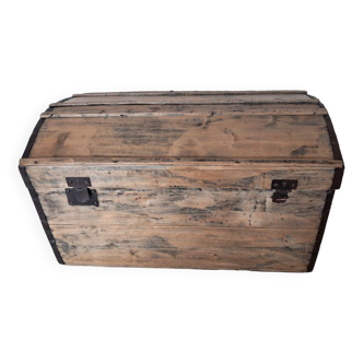 Malle bombée ancienne de voyage en bois