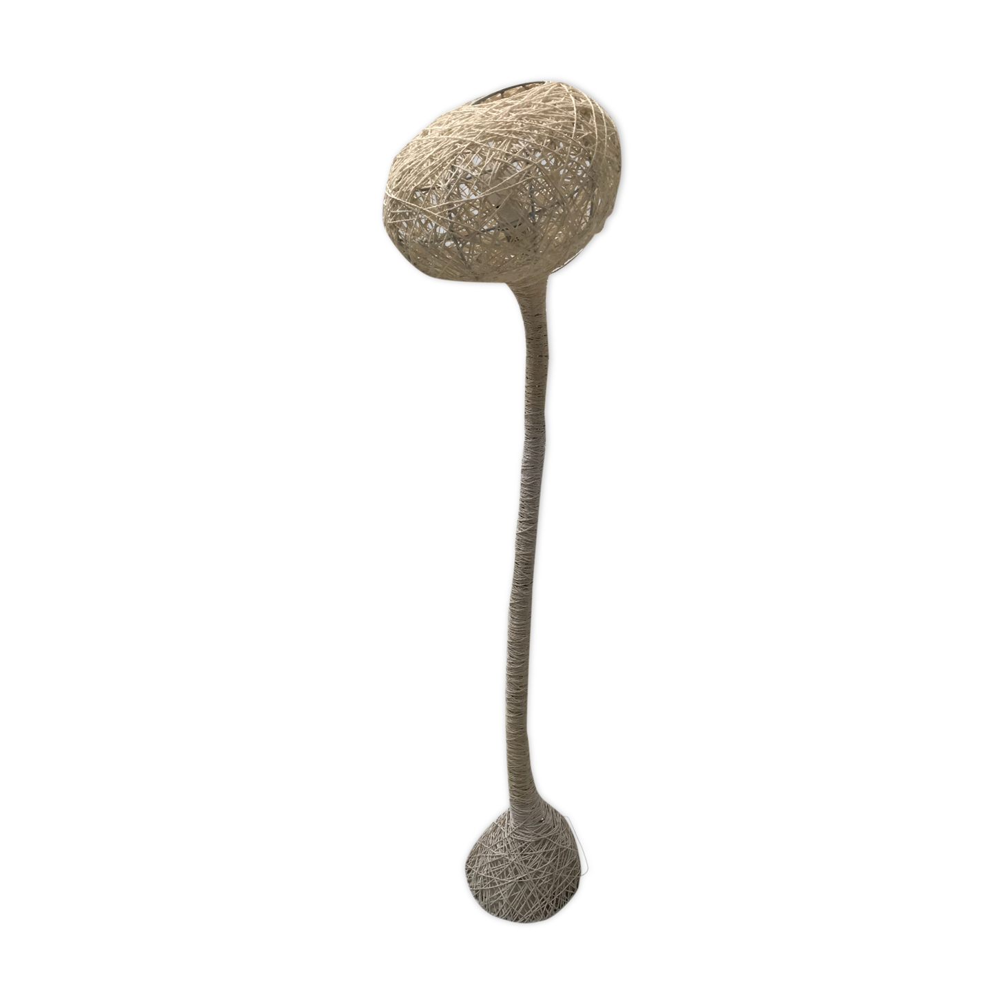 Braided twine lamppost