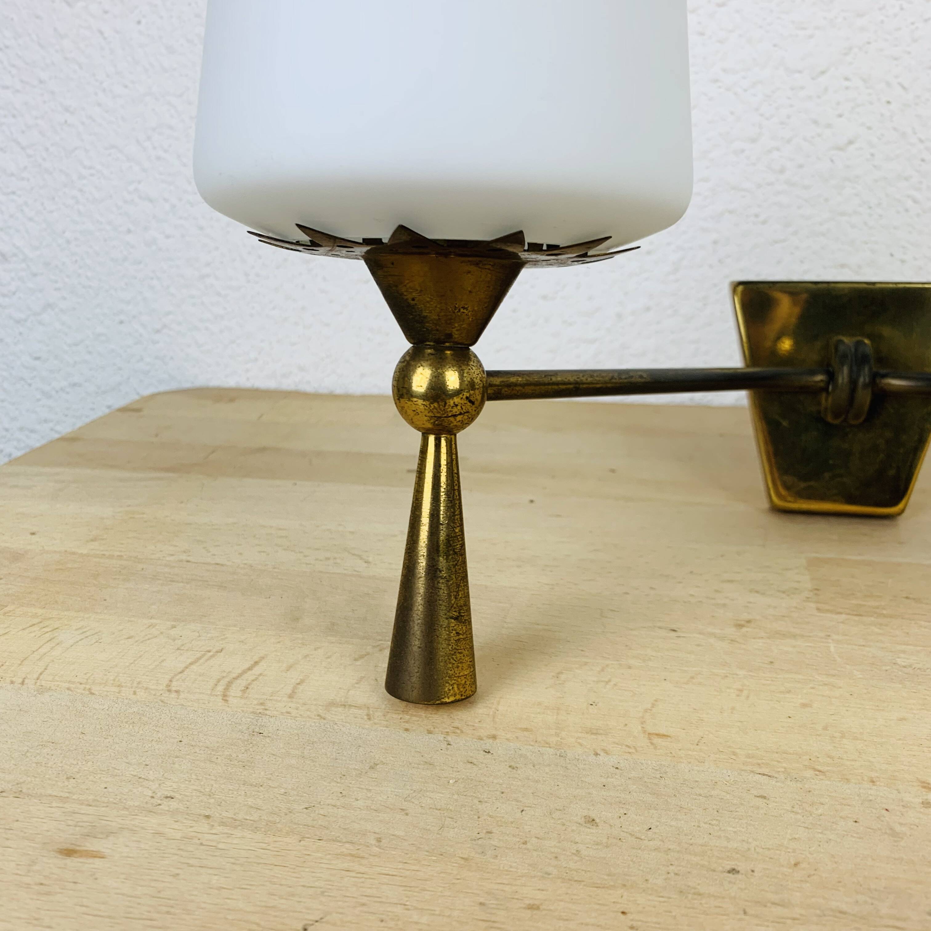 Double opaline and brass wall light from the 50s, lunel, arlus