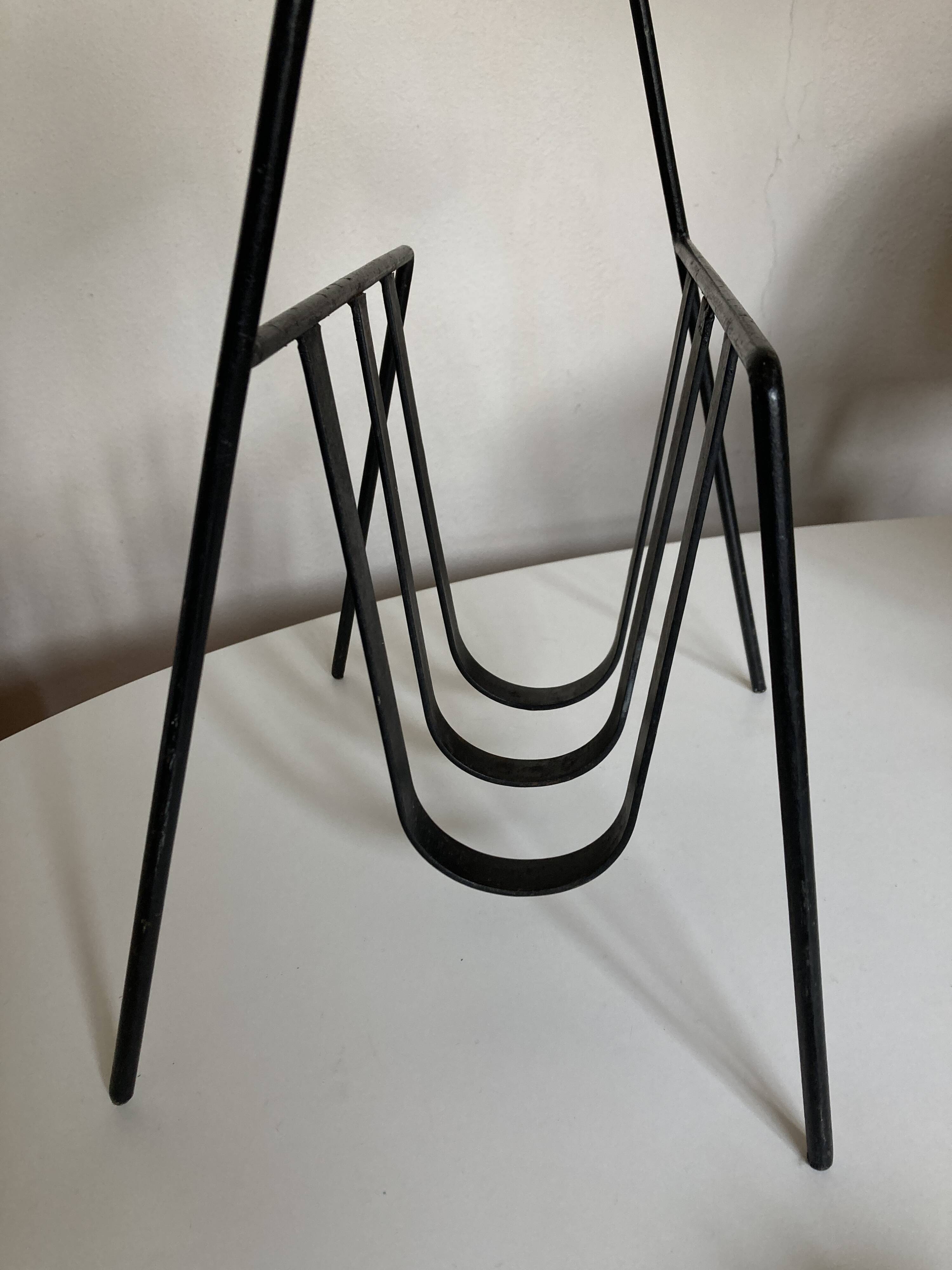 Modernist magazine rack French work 1950 in iron and brass