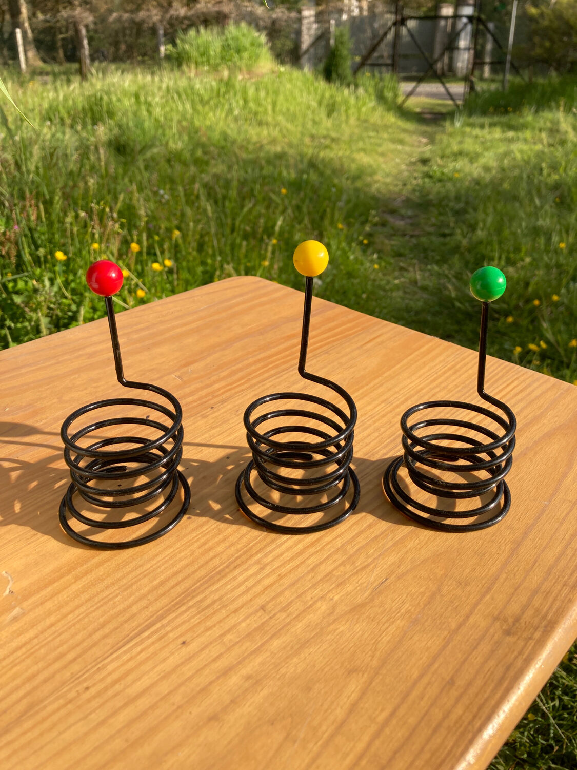 3 black scoubidou cockerels 80s spirit Memphis