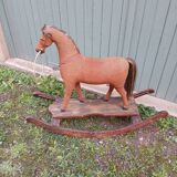 Cheval à bascule ancien
