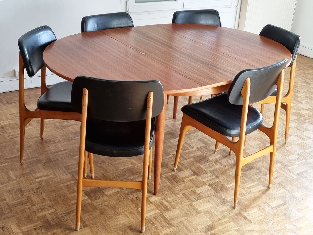 Round teak dining table, extendable, Scandinavian, vintage, 60s