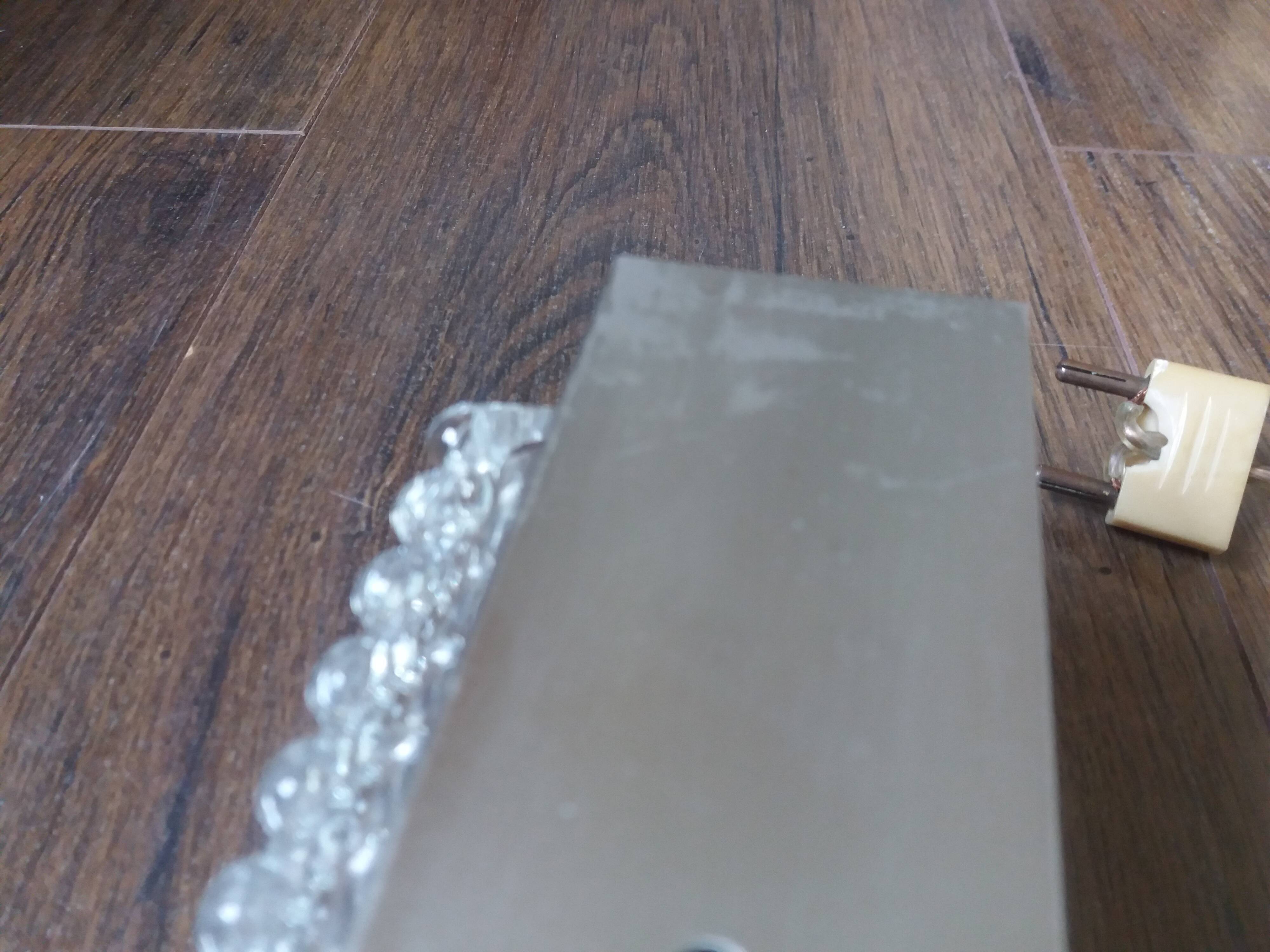 Applique verre et métal