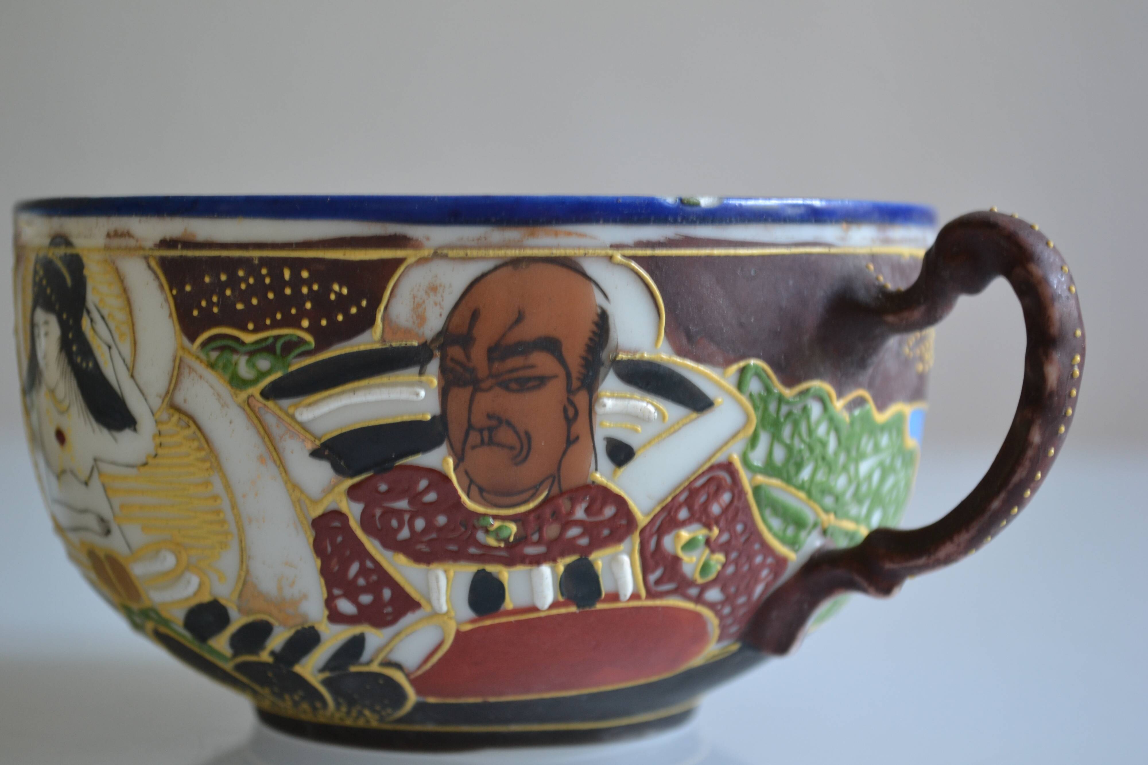 2 grandes tasses à thé en porcelaine de Satsuma Japon
