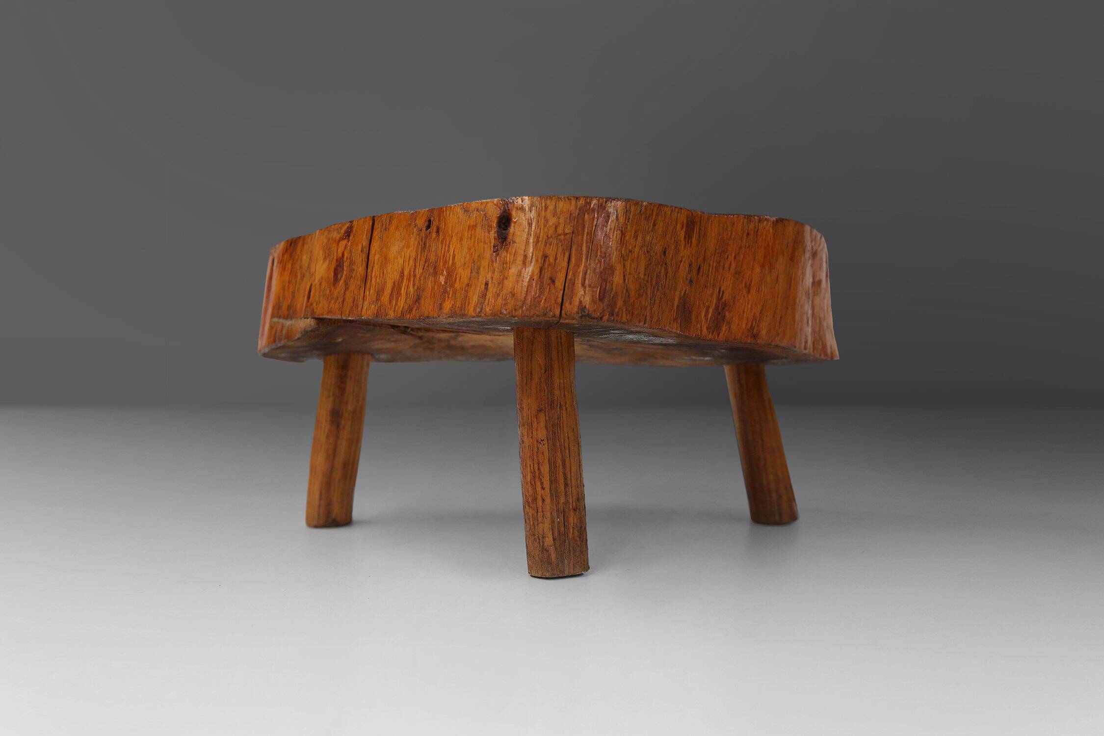 Rustic low Wooden tripod tree trunk Side Table, Belgium ca. 1900