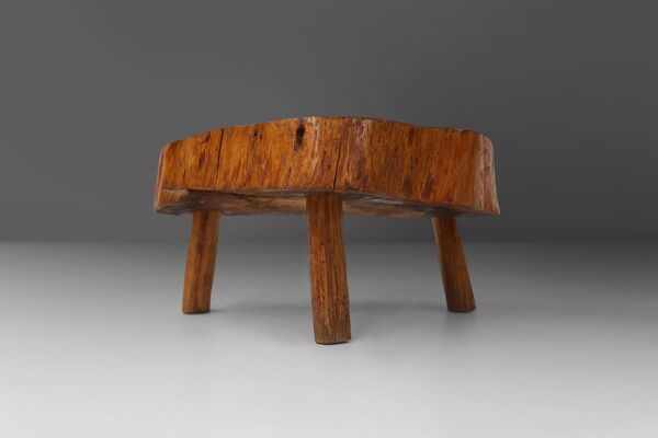 Table d'appoint basse rustique en bois, style tripode, en forme de tronc d'arbre, Belgique vers 1900
