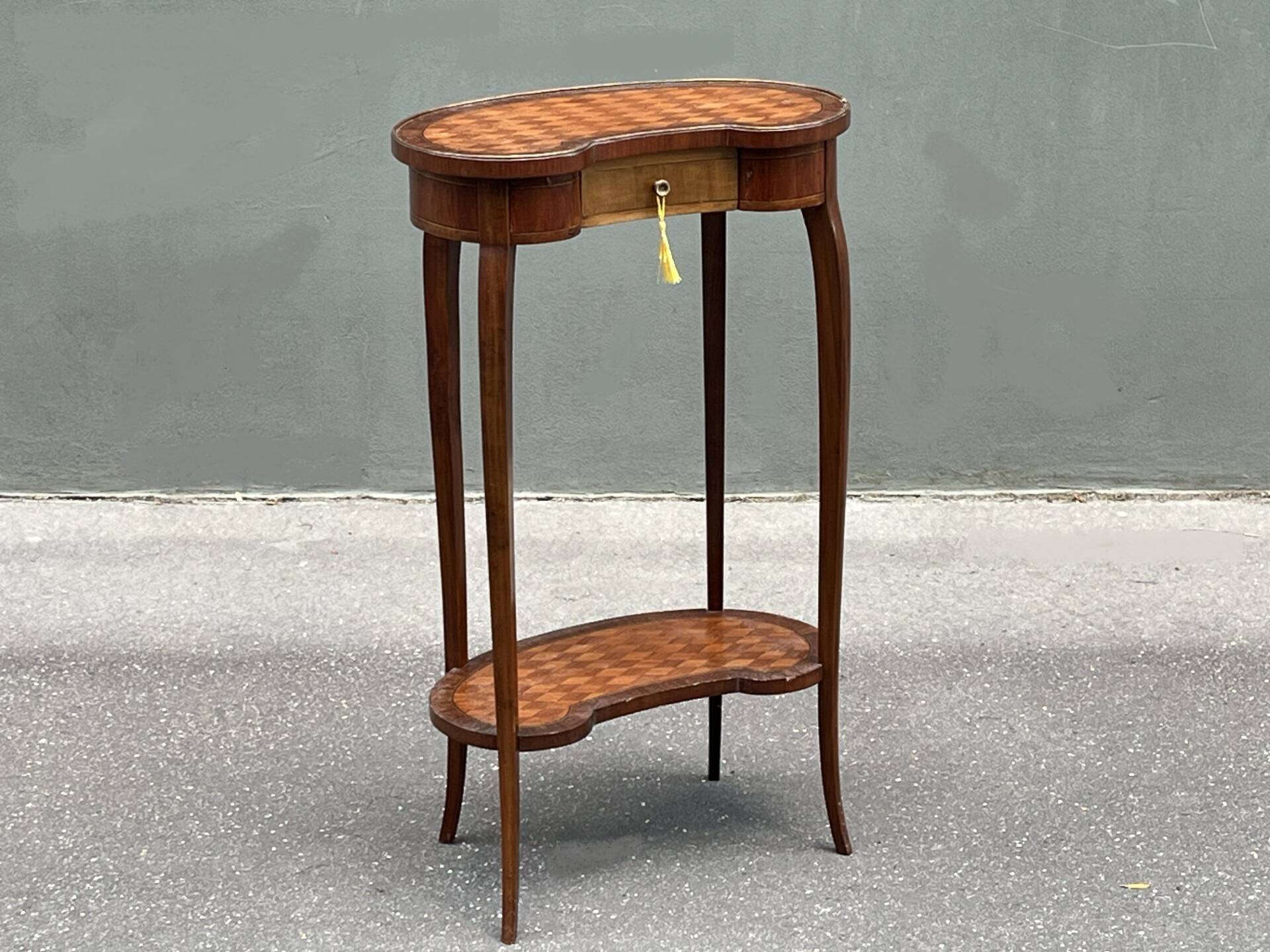 Table d'appoint néoclassique ancienne
