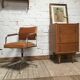 Chaise de bureau pivotante restaurée velours ocre