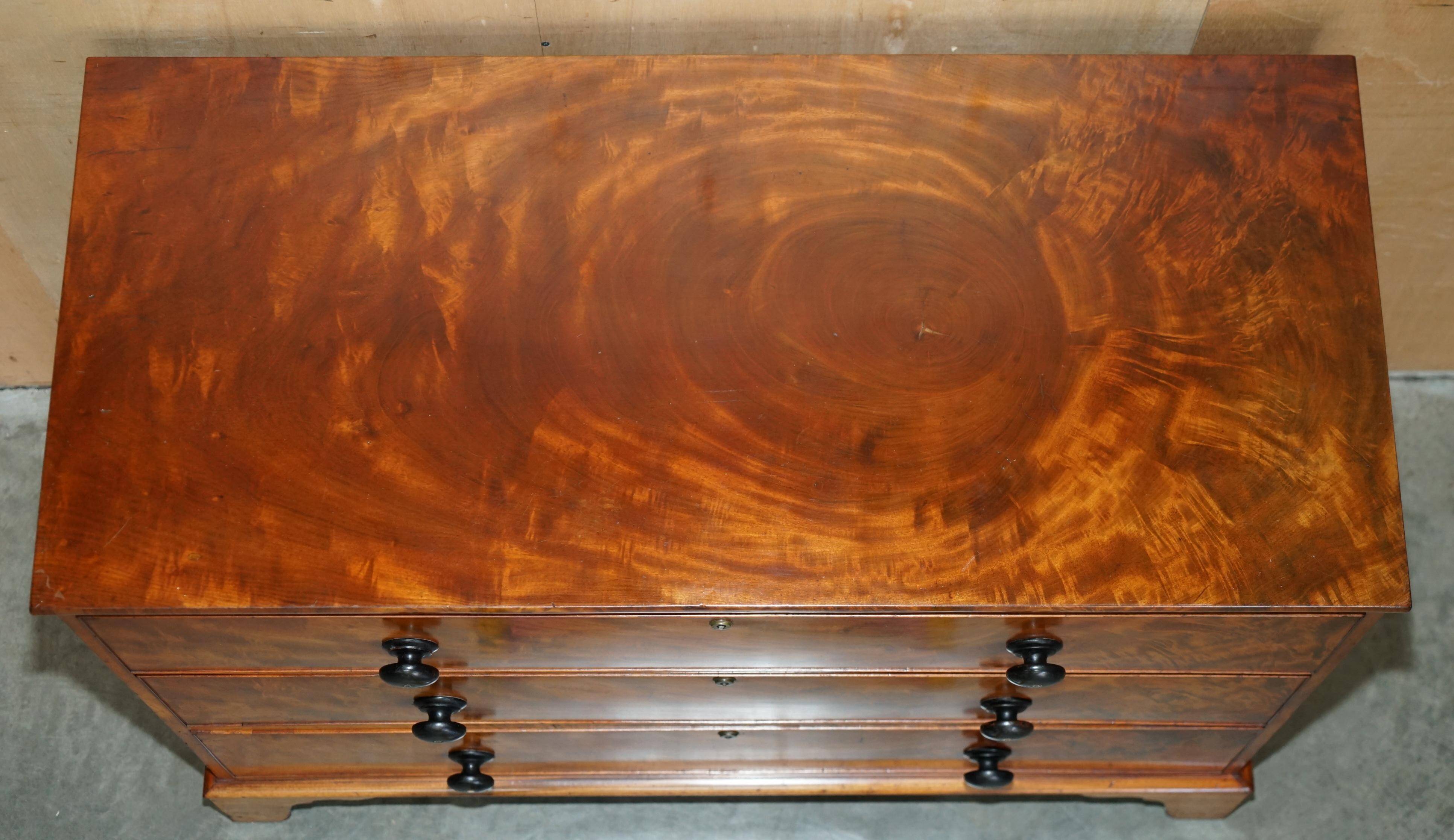 Victorian Chest of Drawers in Satin Walnut, Circa 1860