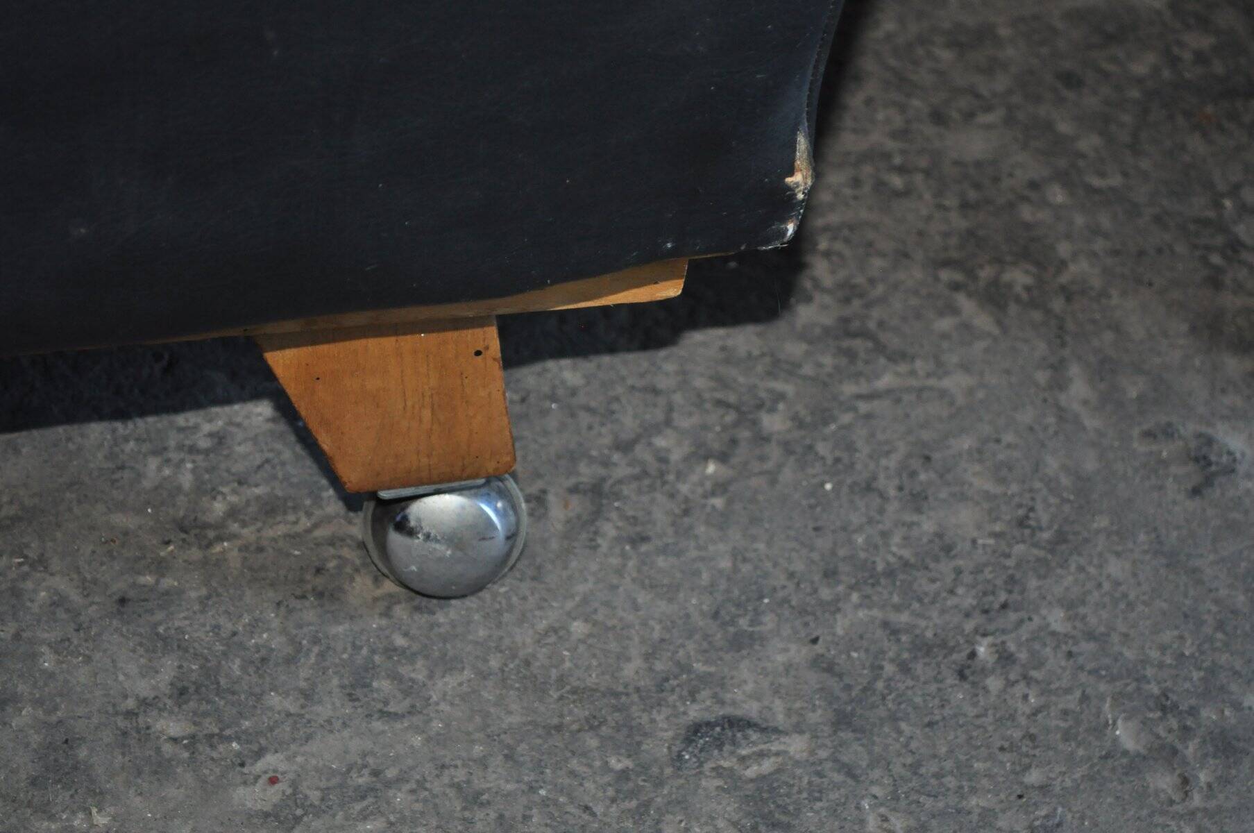 Pair of black Mid-Century armchairs in faux leather - 1960s, Hungarian armchairs (set of 2)