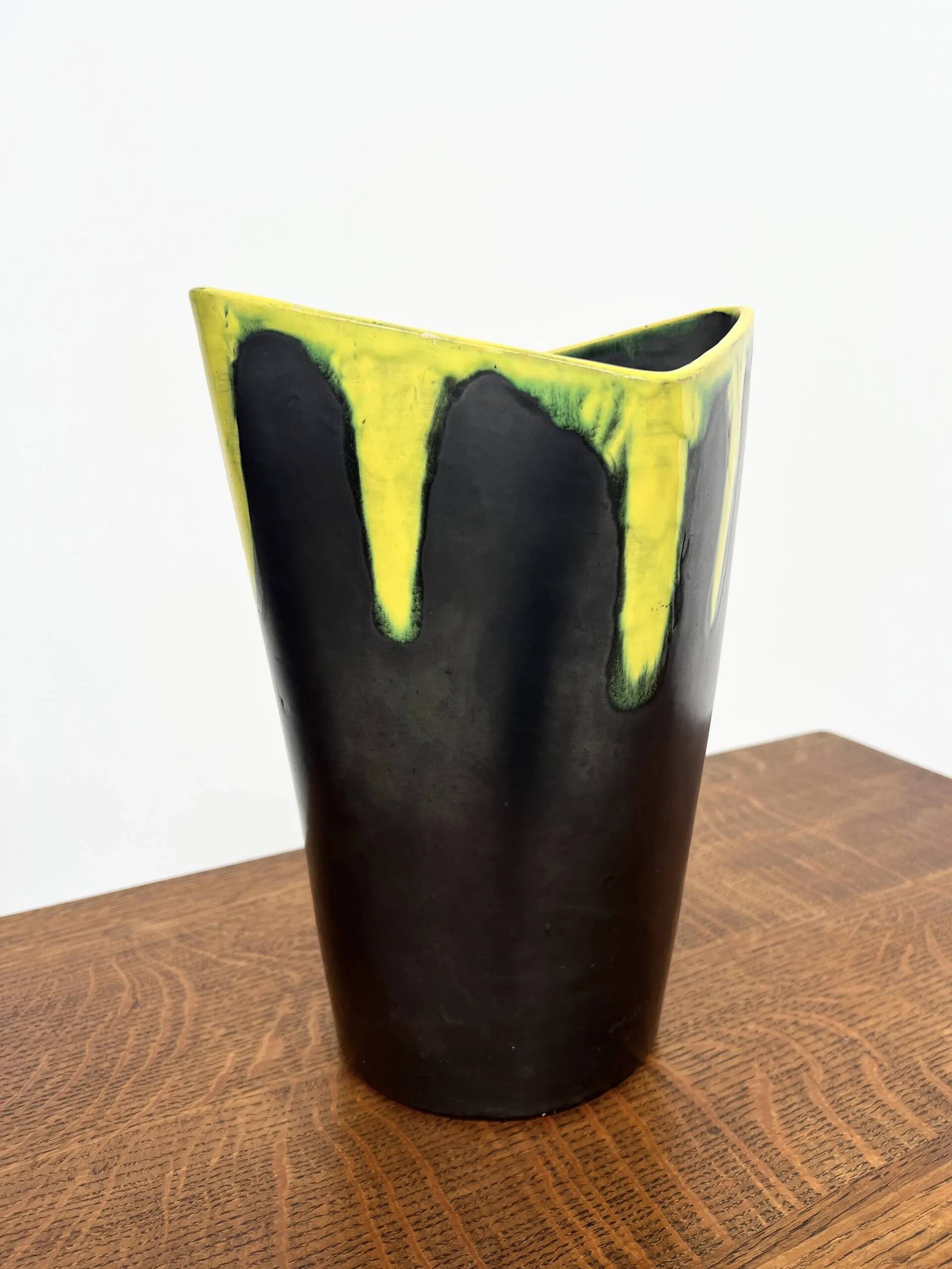 Vallauris Lunetta ceramic vase, model 5J2