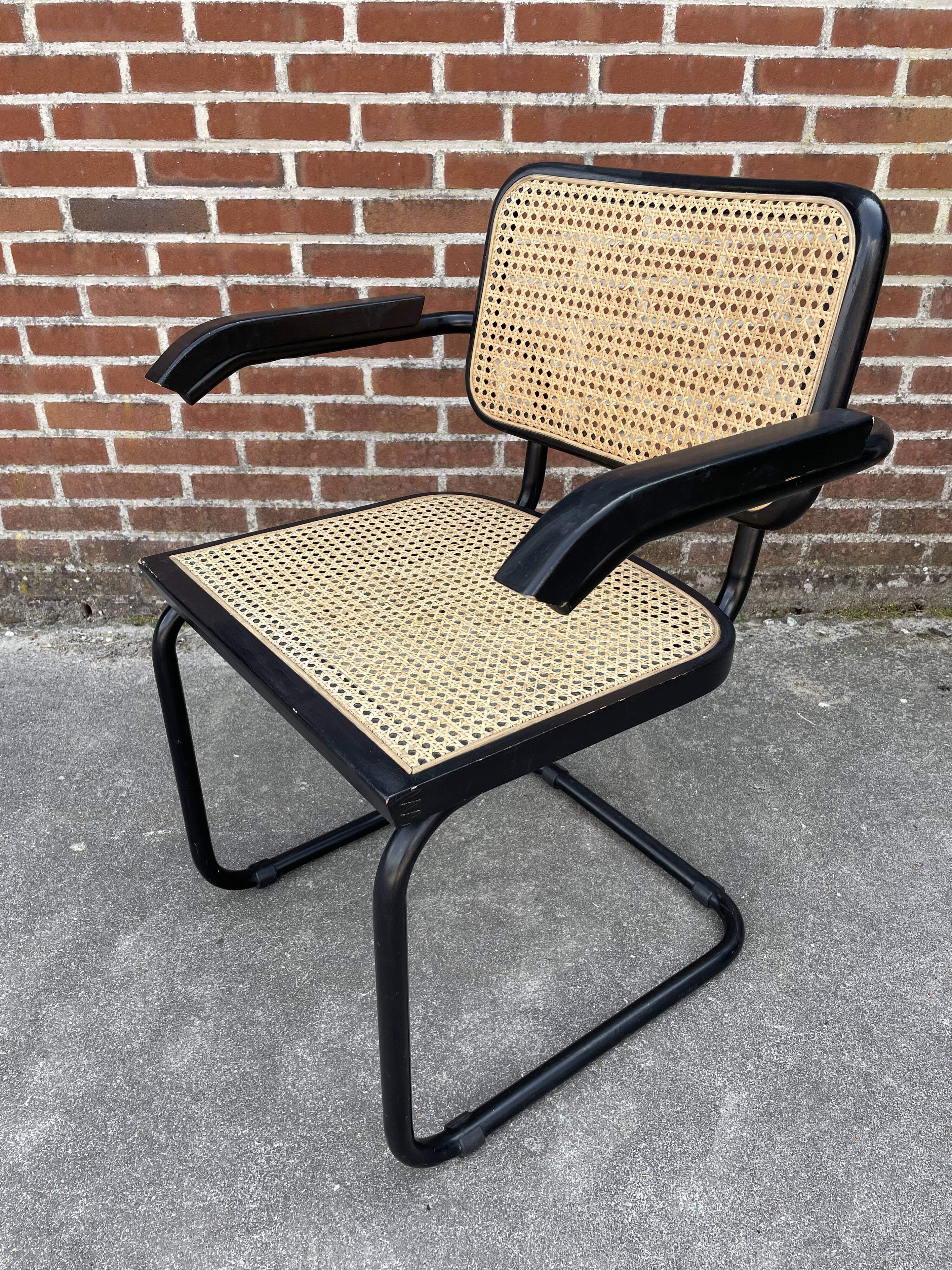 Cesca chair B64 with armrests by Marcel Breuer Design in black