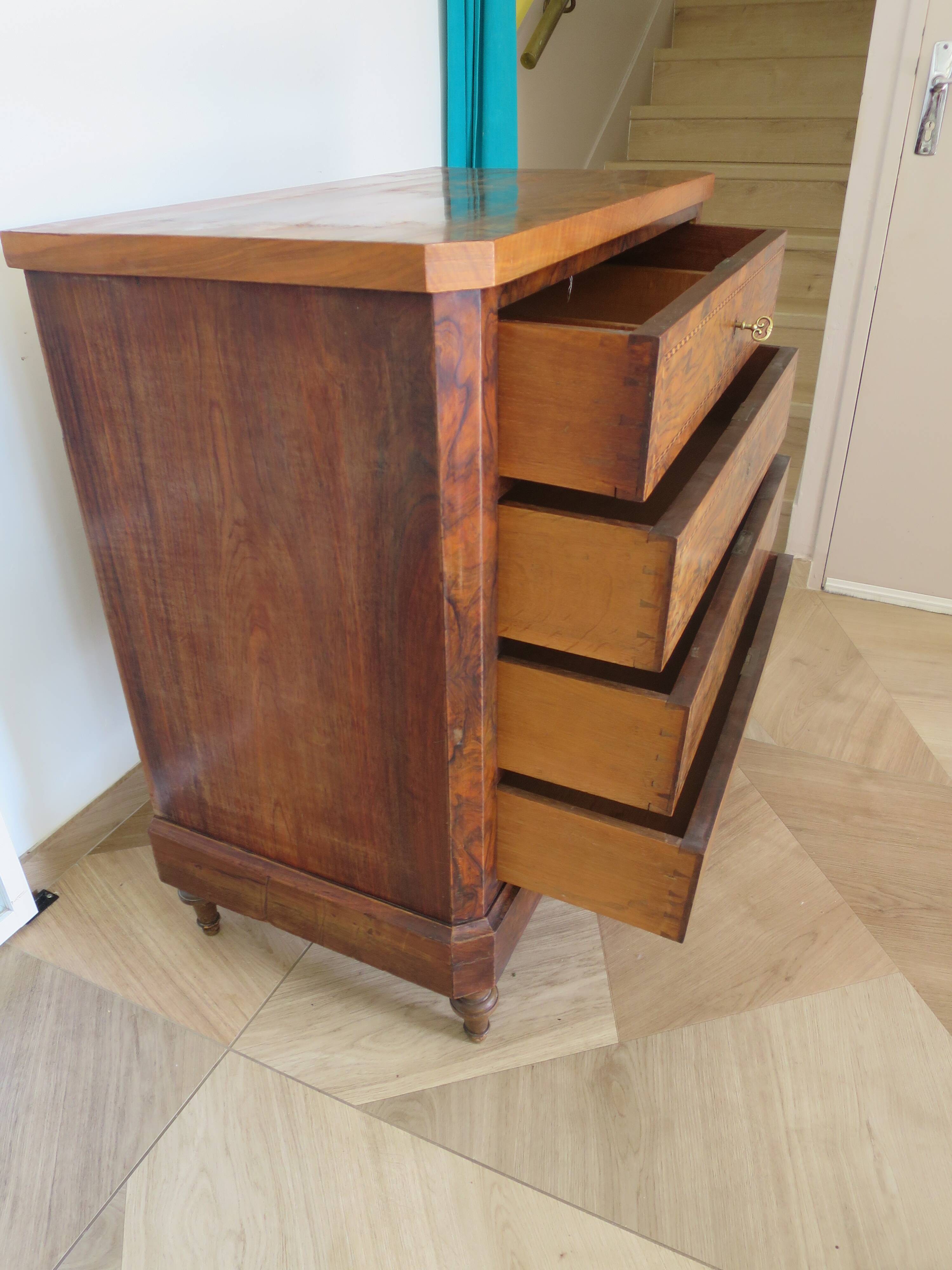 Antique oak burr chest of drawers - 4 drawers - marquetry inlay from the early 21st century