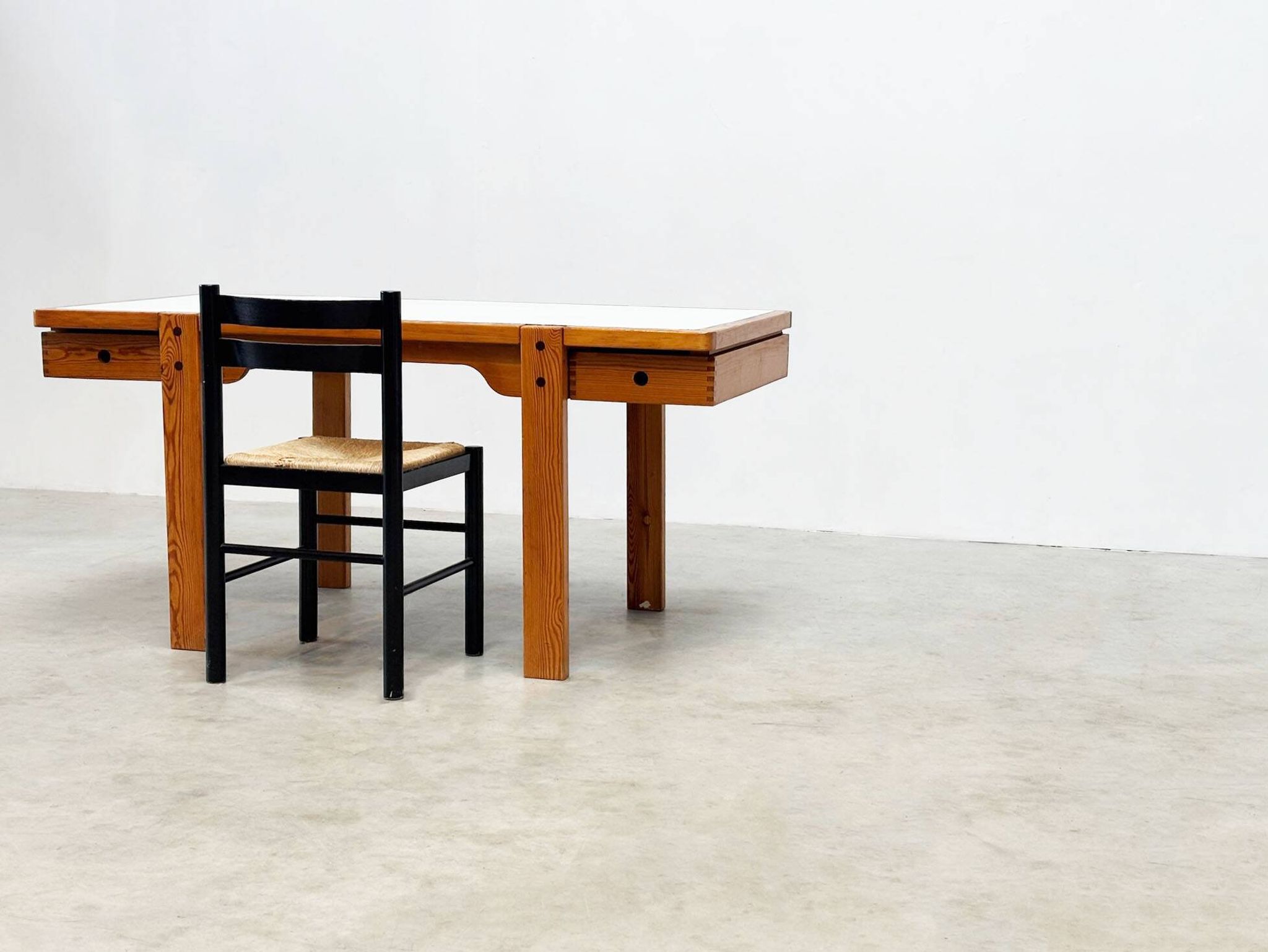 Bureau en pin original des années 1970