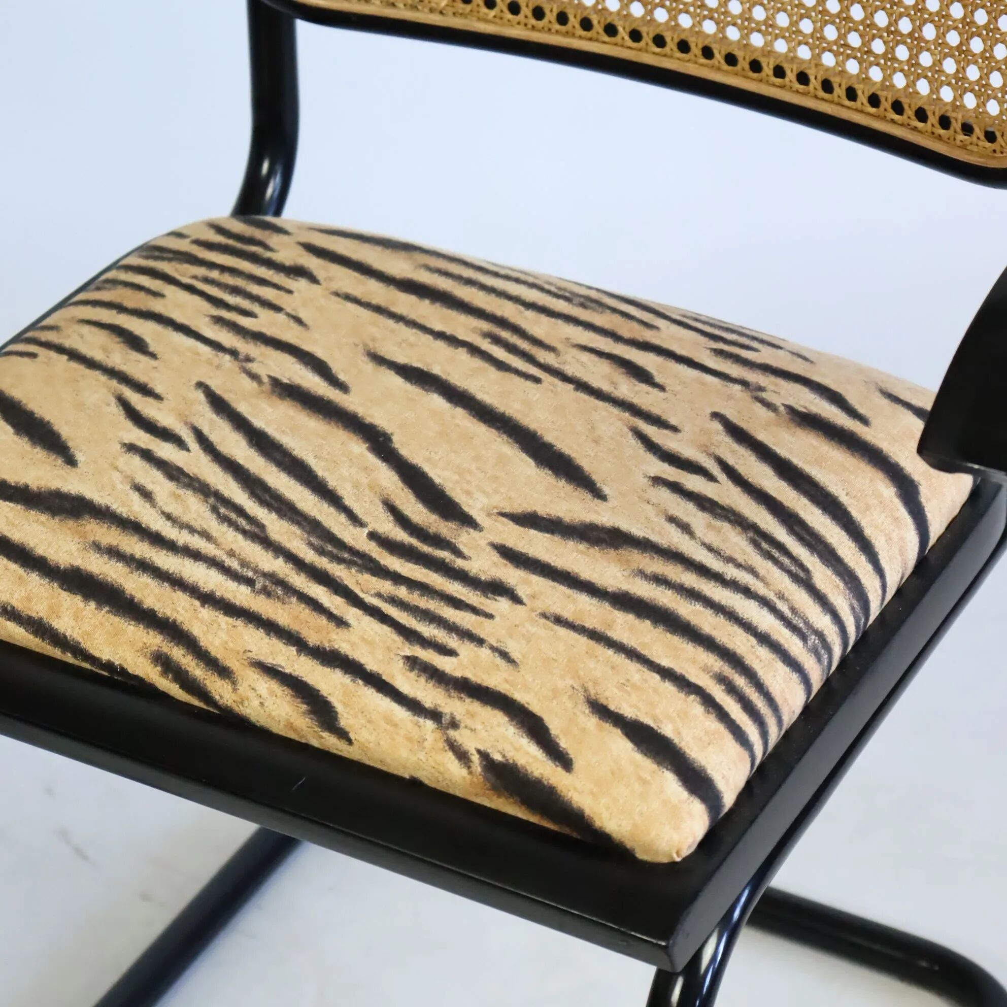 Chaise B64 tissu léopard