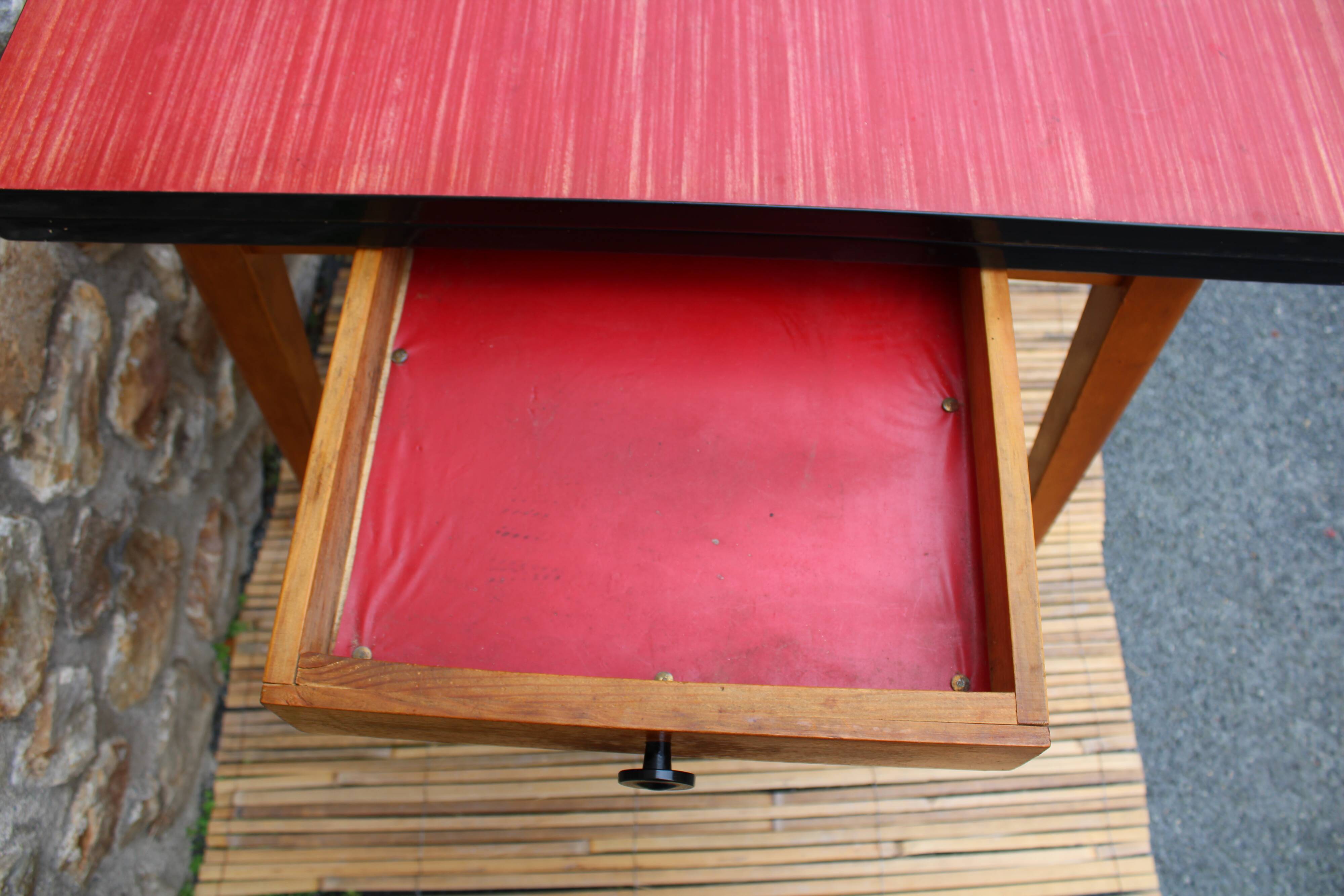 Extendable wooden and formica table