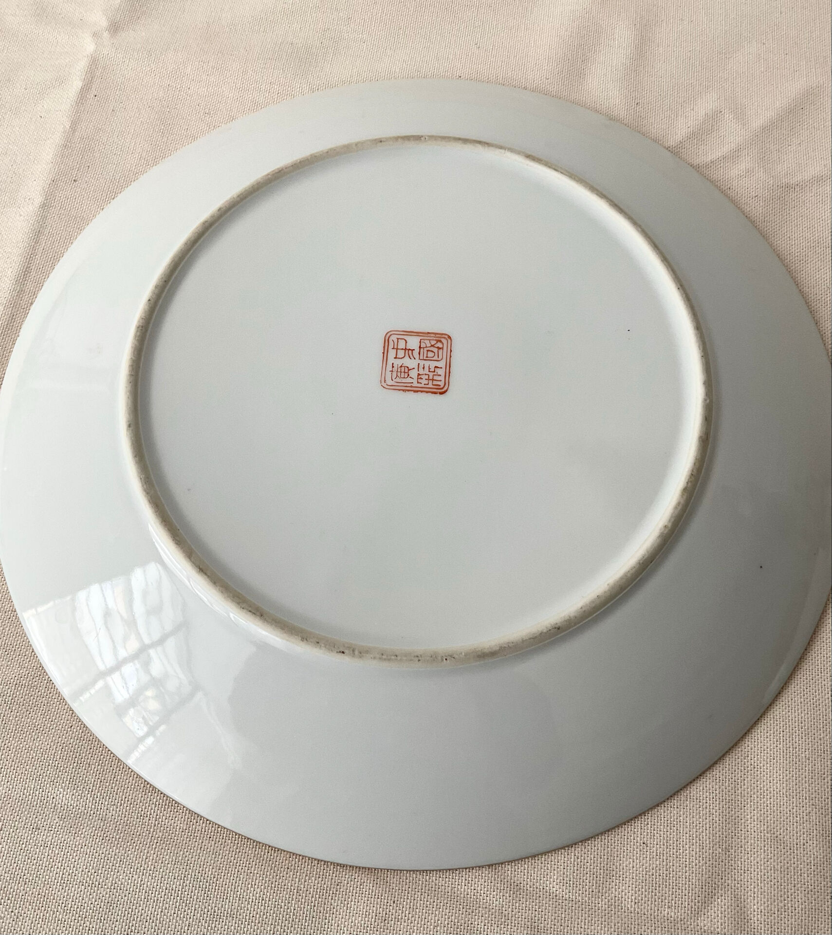 Decorative porcelain plate in Chinese style