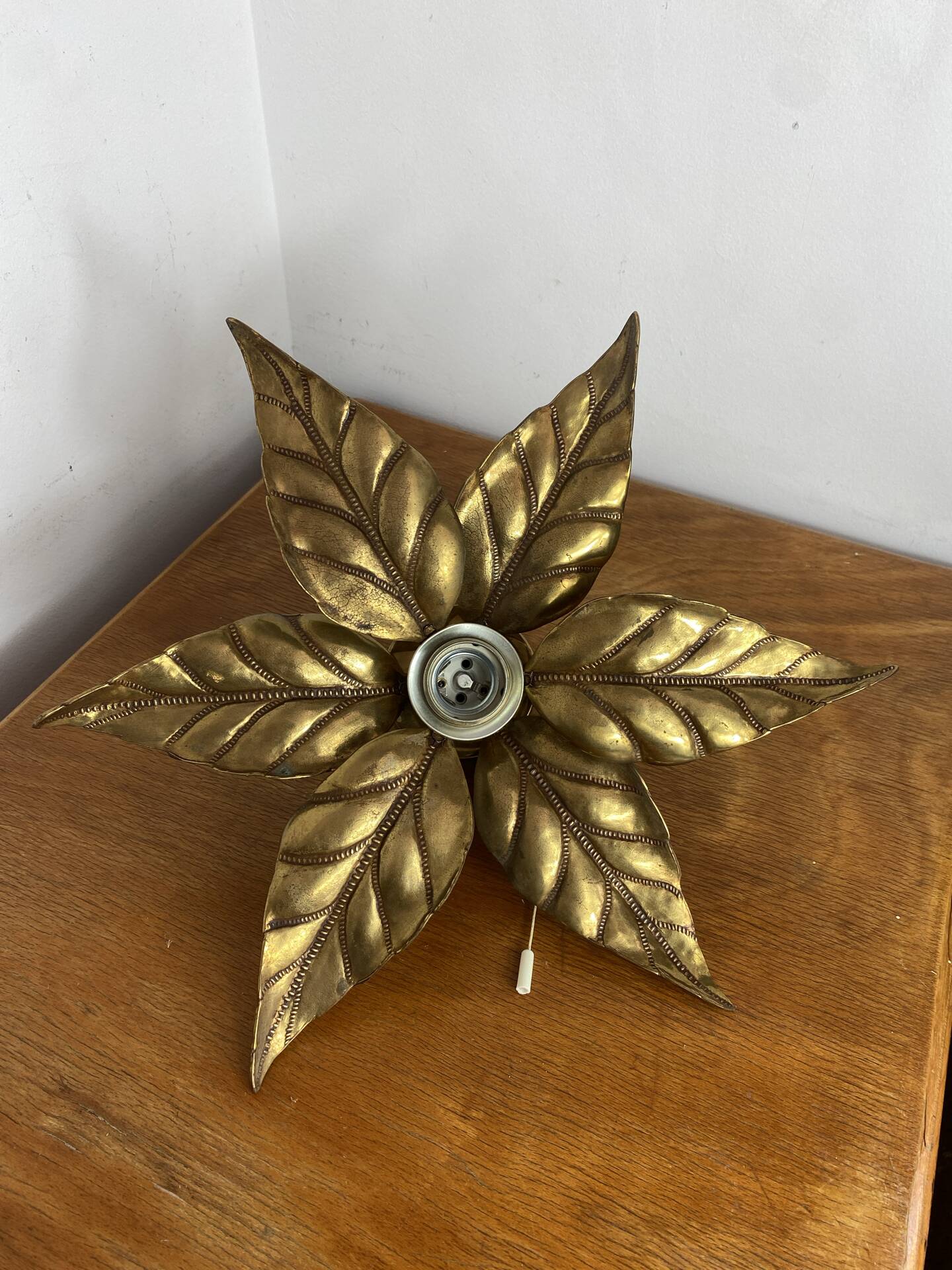 Applique murale fleur, par Willy Daro, 1970