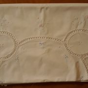 White tablecloth embroidered with lace & days