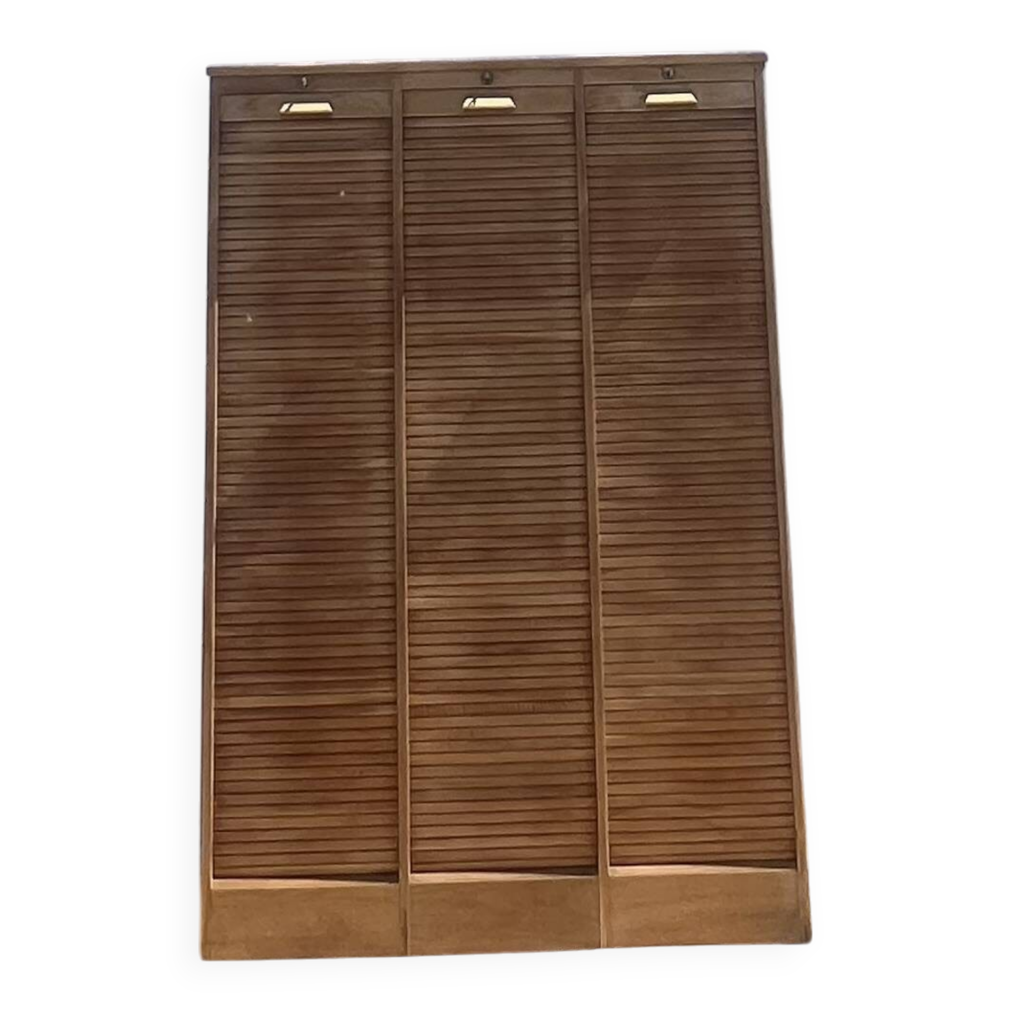 Triple filing cabinet with curtain in raw oak