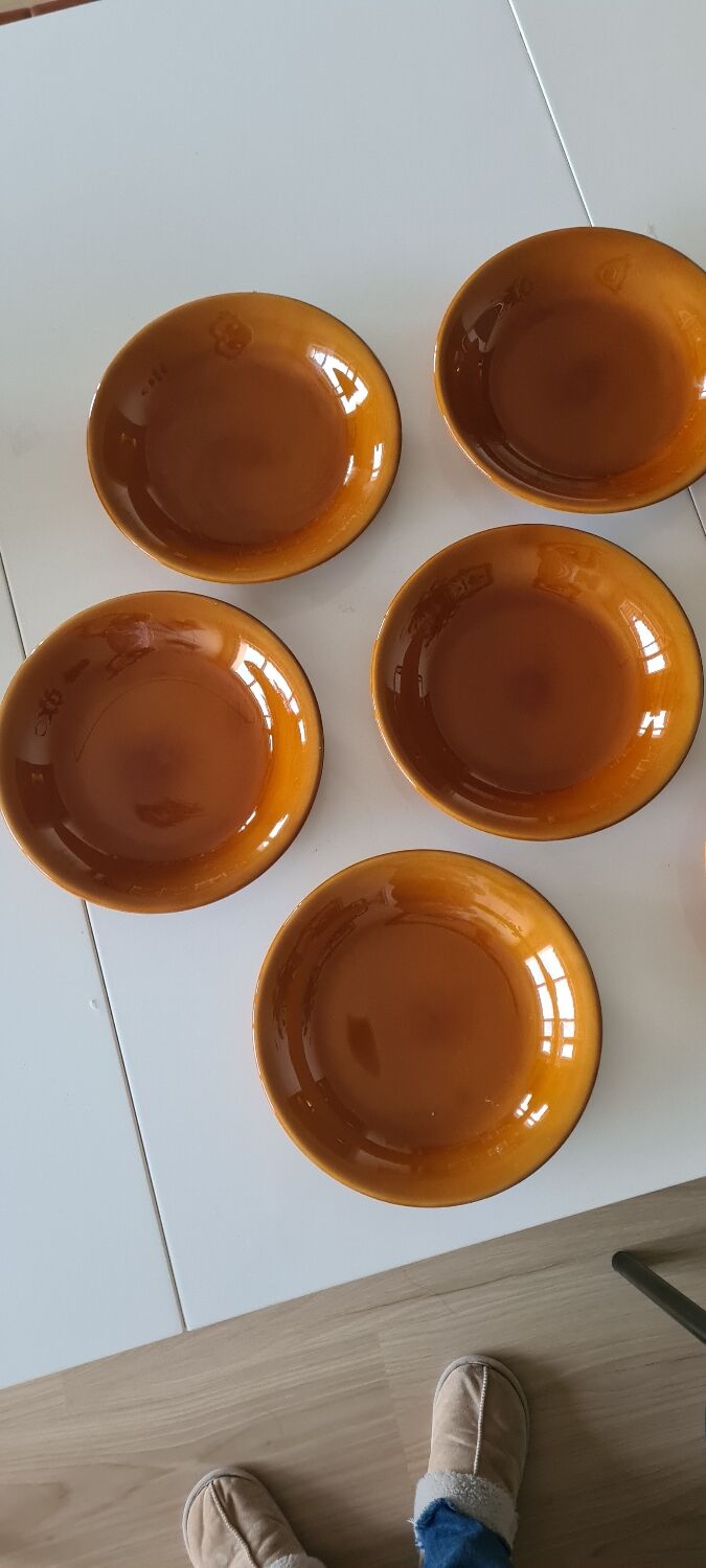 Deep plates Longchamp France