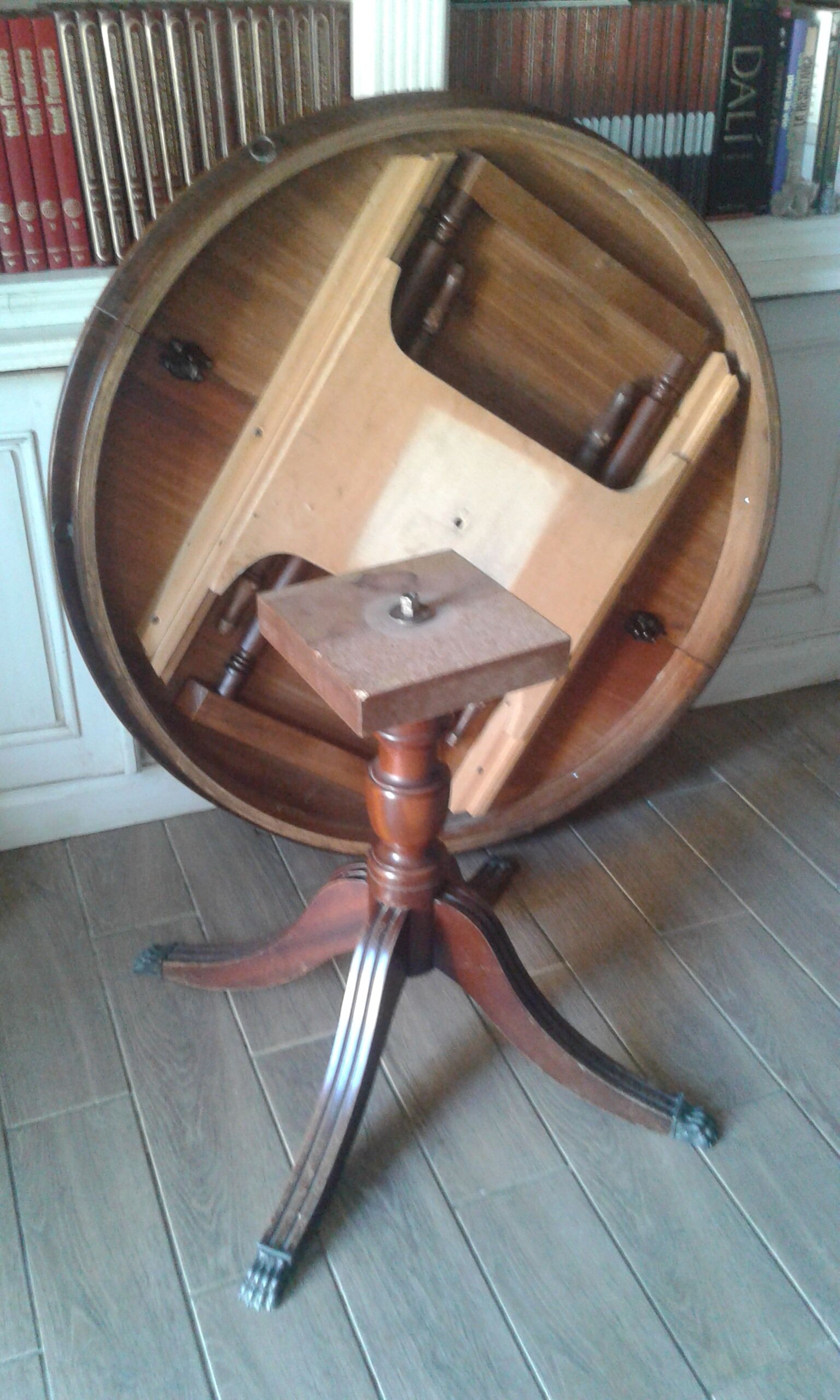 Dining room's table and 4 chairs, english style