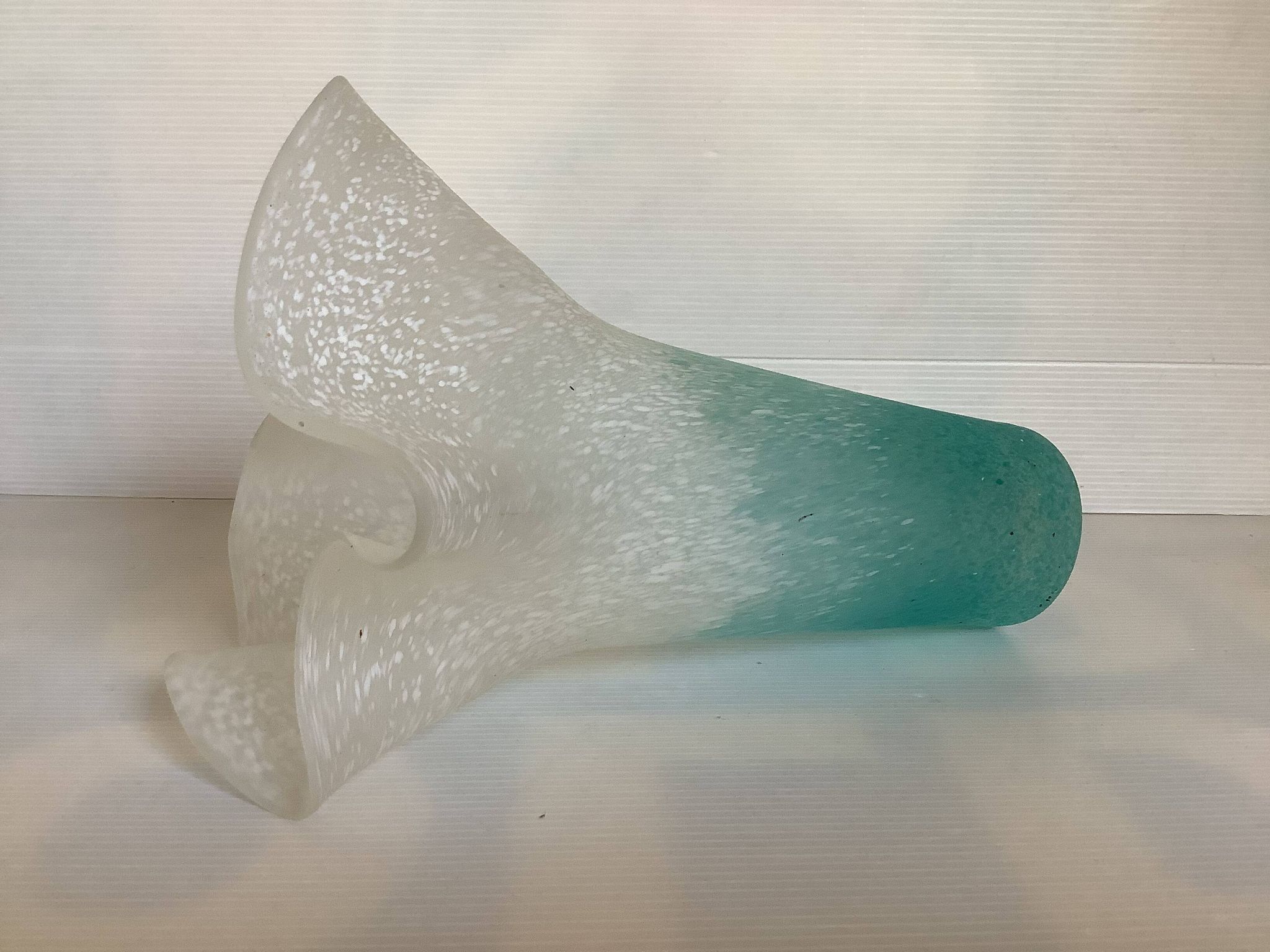 Vase mouchoir pâte de verre bicolore
