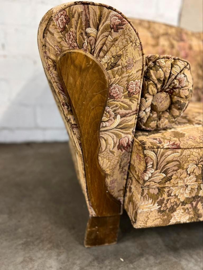 Vintage floral sofa / daybed / sofa bed