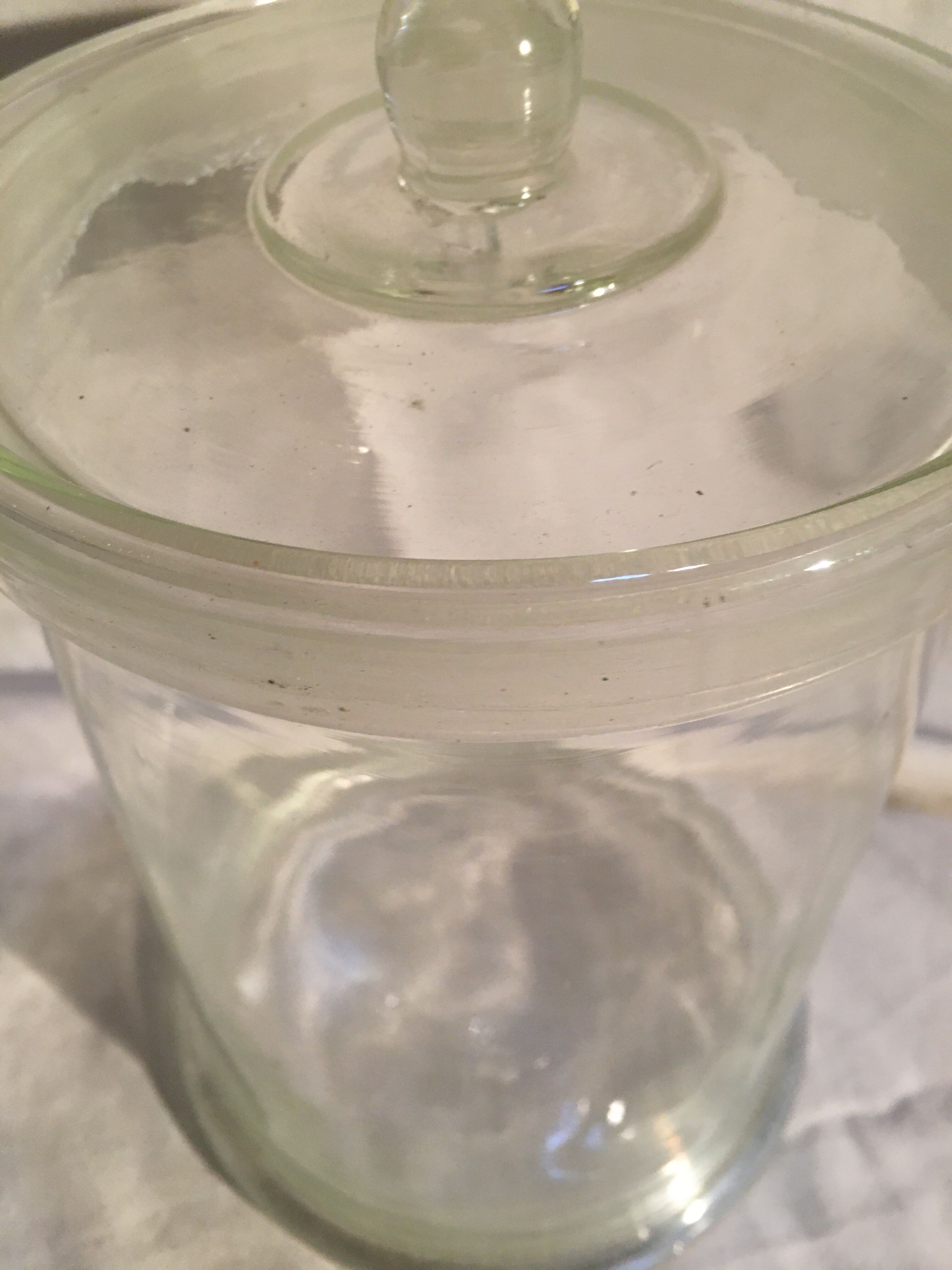 Confectioner jar made of antique glass