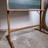 Tableau d’école pivotant sur pied
