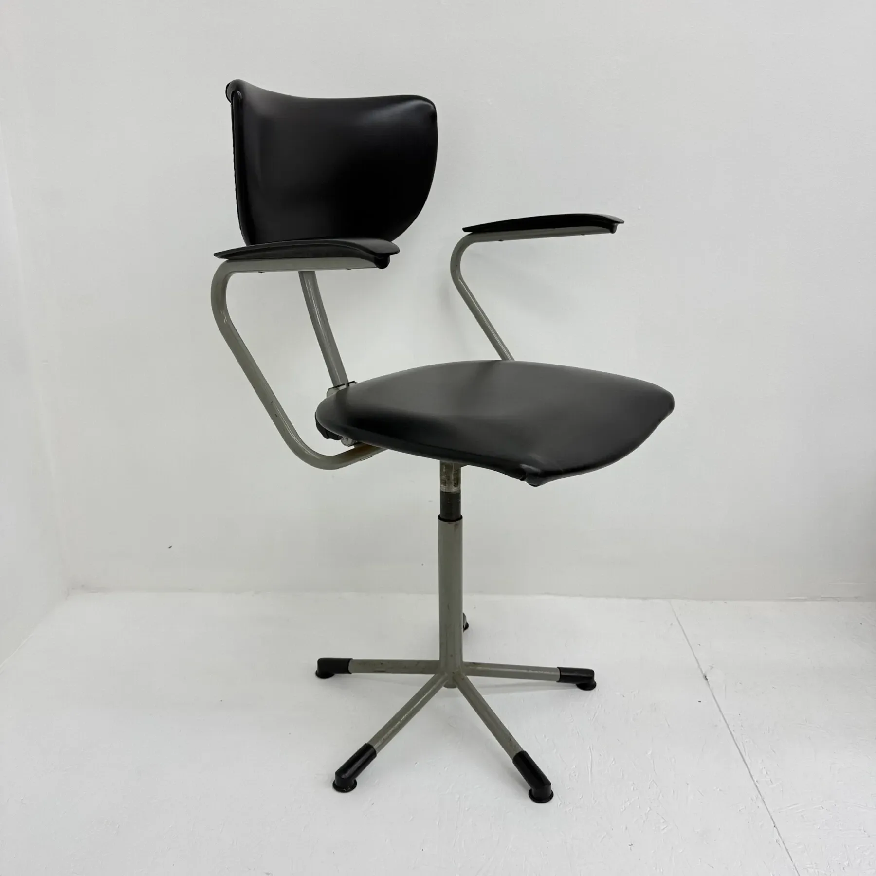 Mid-century 3311 desk chair by Toon de Wit for Gebroeders de Wit, 1960s