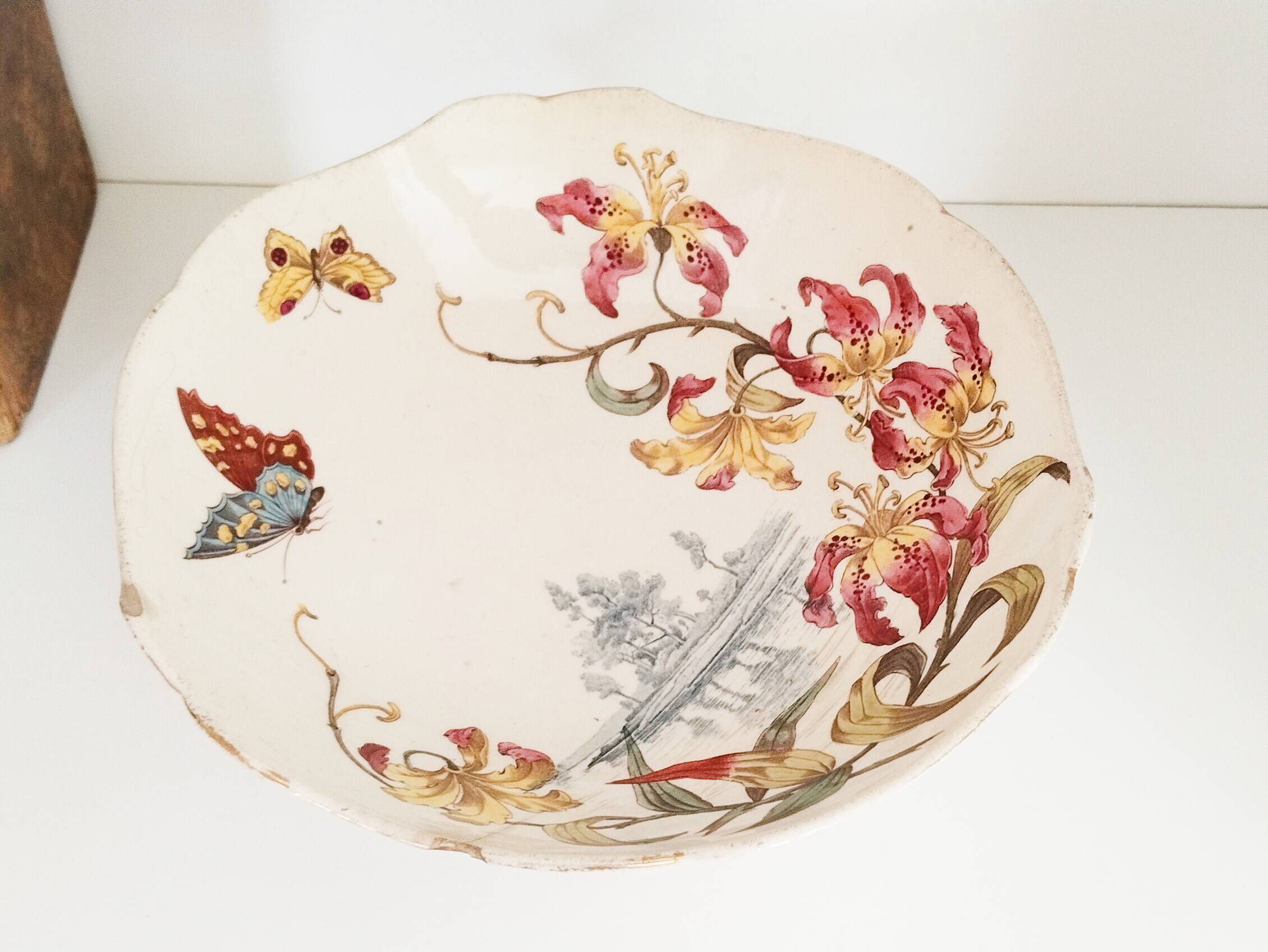 Fruit bowl with polychrome design in Lunéville earthenware, round dish